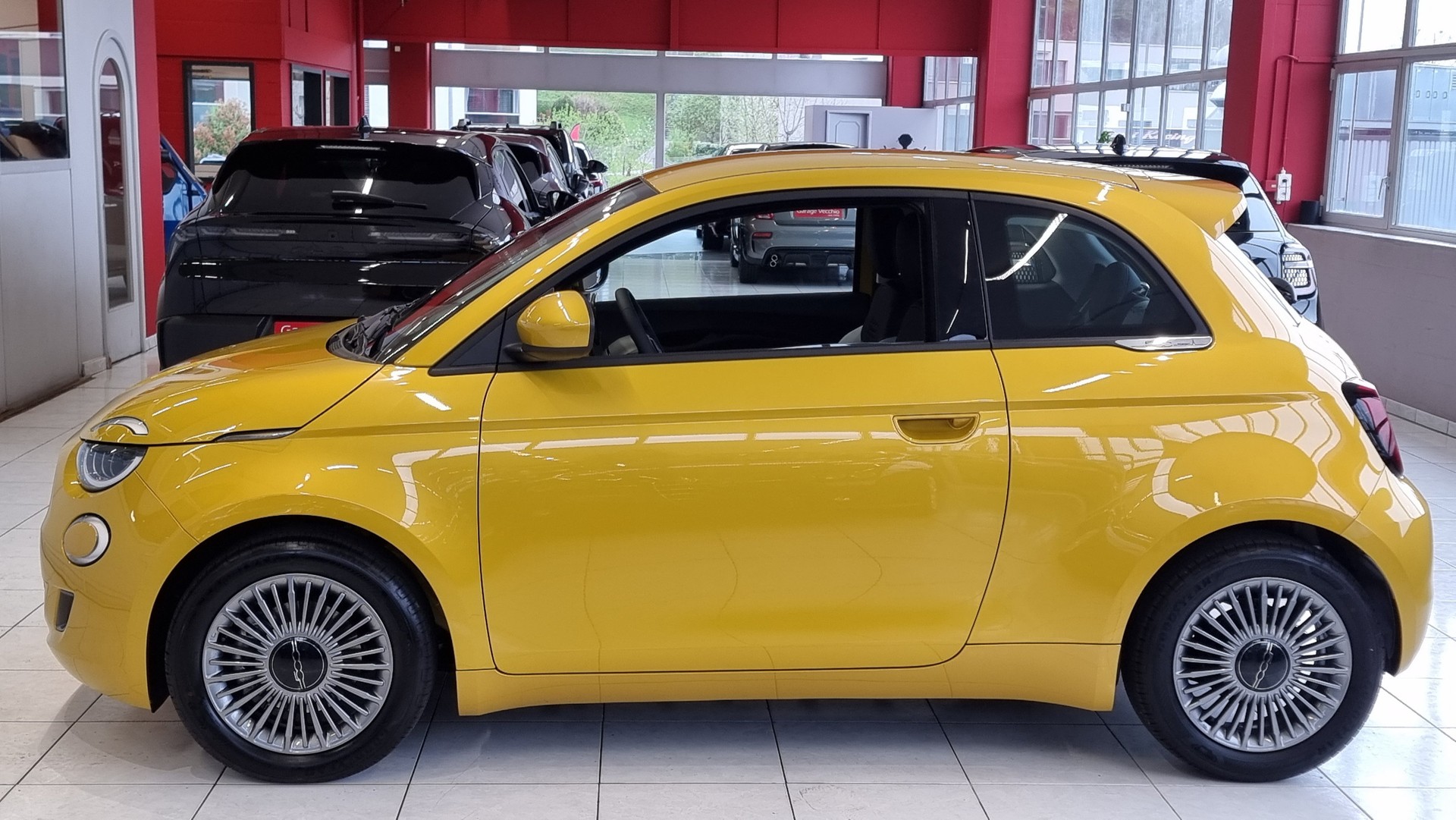 FIAT 500 1.0 Hybrid Torino-showroom-element-3
