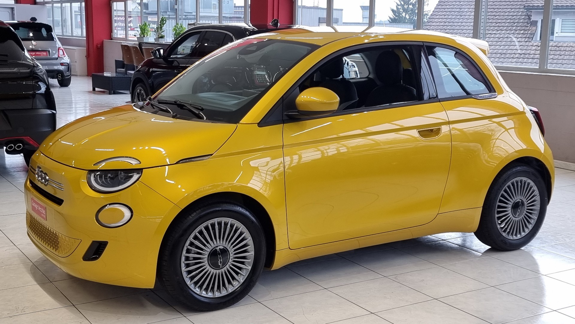 FIAT 500 1.0 Hybrid Torino-showroom-element-1