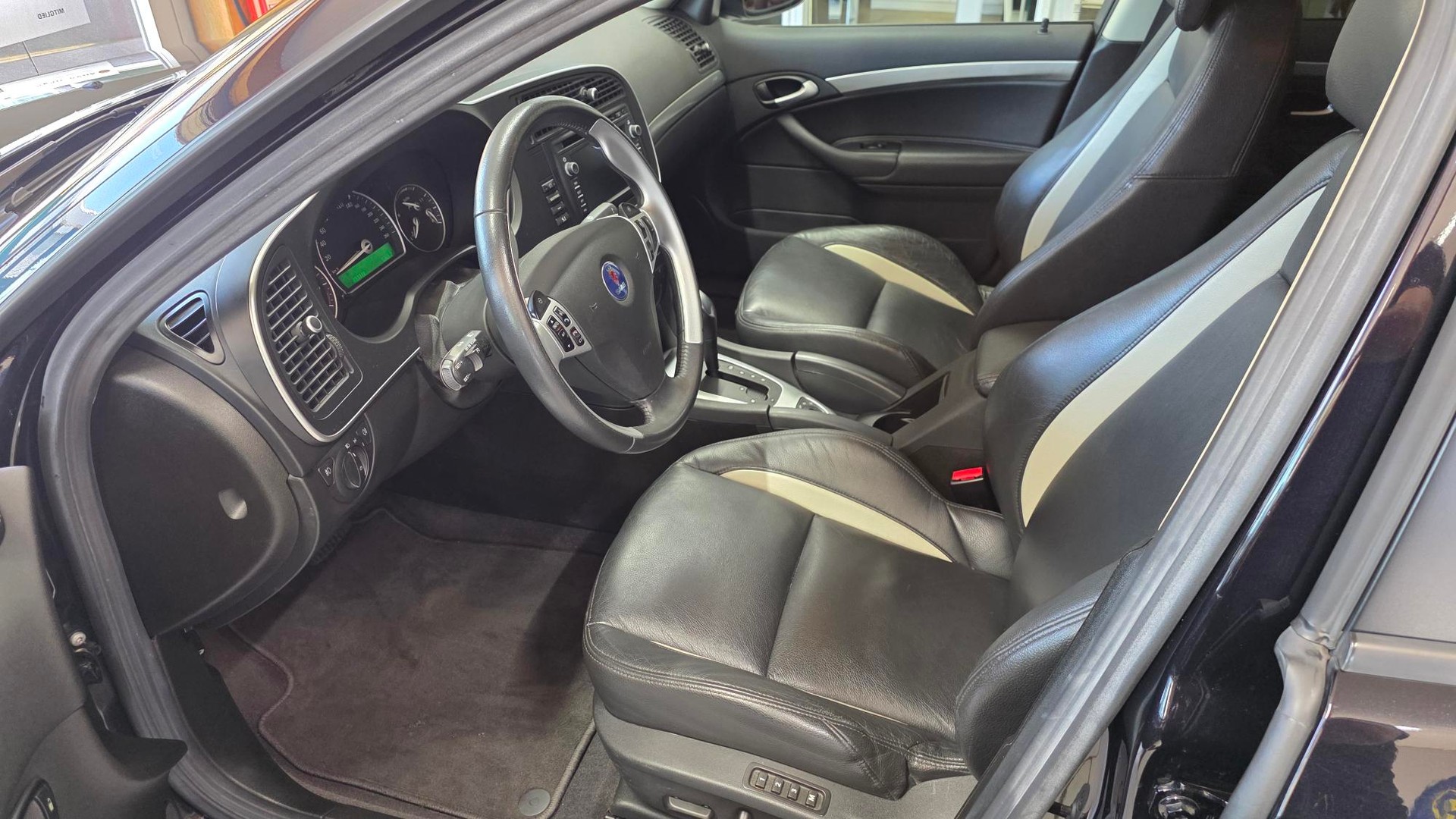 SAAB 9-3 2.0T Vector XWD Automatic-image-5