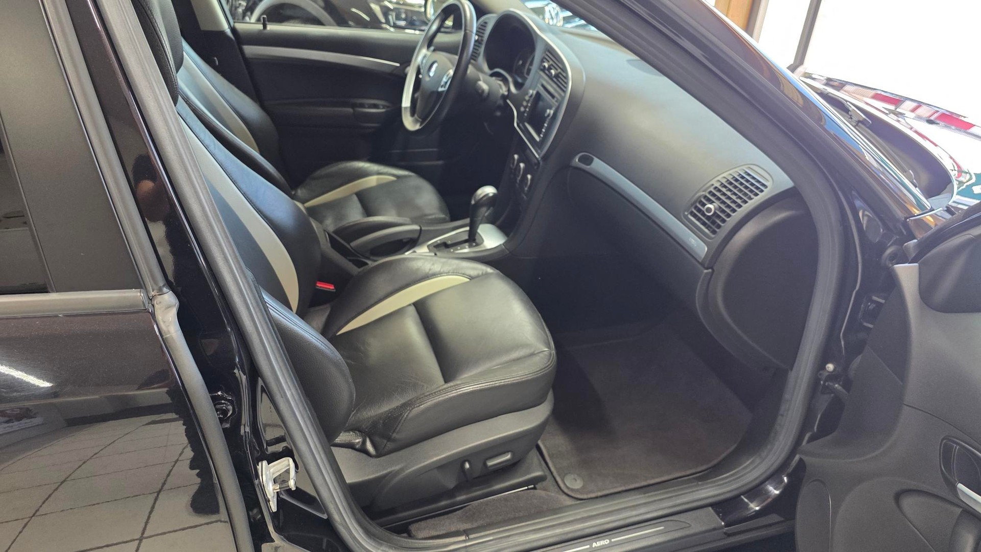 SAAB 9-3 2.0T Vector XWD Automatic-image-6