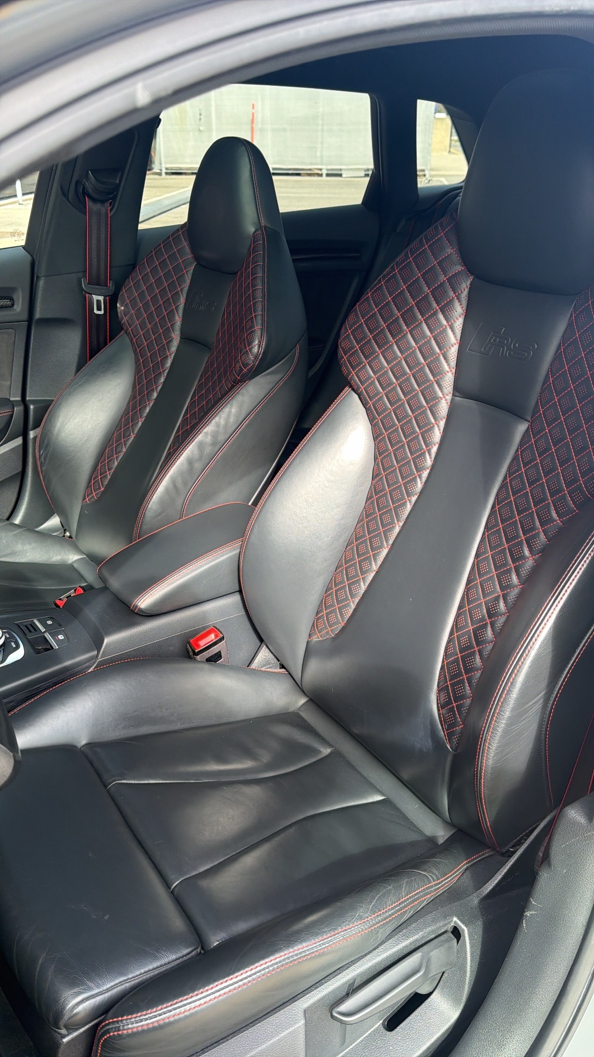 AUDI 2.5 T FSI quattro S-Tronic-image-10