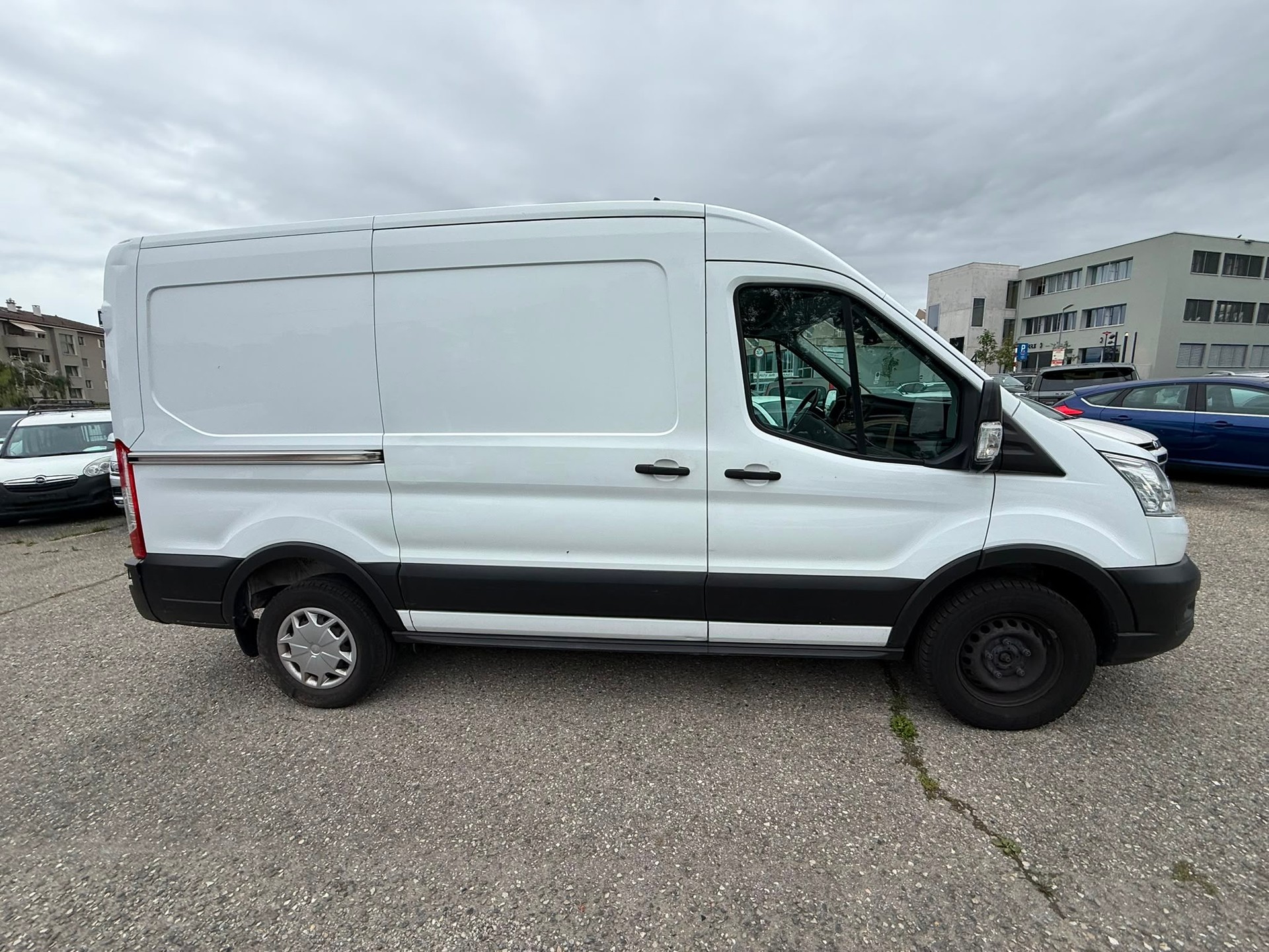 FORD Transit Van 350 L2 Limited 2.0 TDCi 130 HEV1 FWD-image-4
