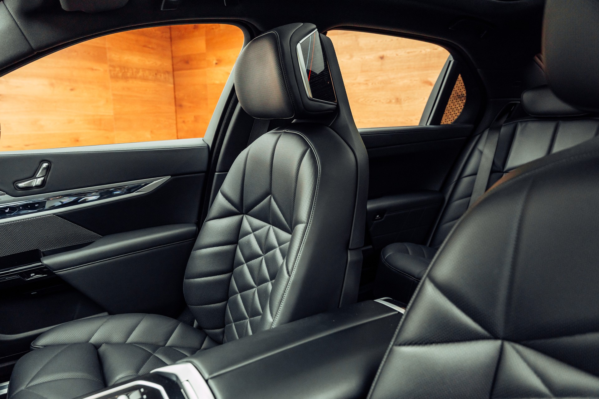 BMW 740d xDrive 48V M Sport Steptronic-image-7