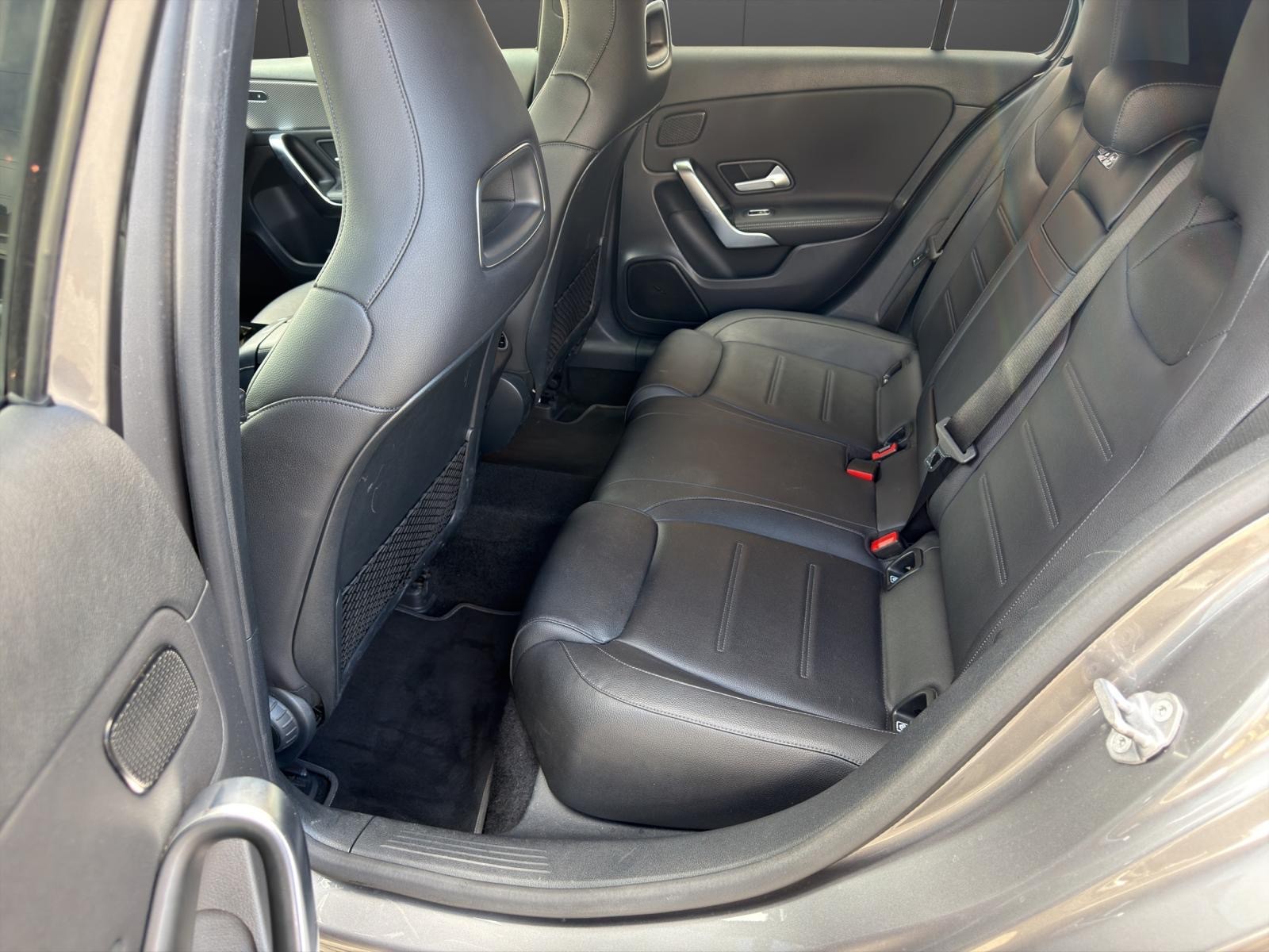MERCEDES-BENZ A 200 Progressive 7G-DCT-image-11