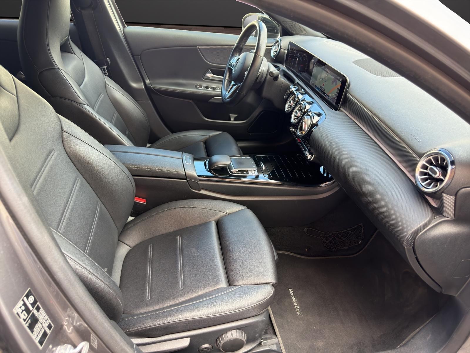 MERCEDES-BENZ A 200 Progressive 7G-DCT-image-12