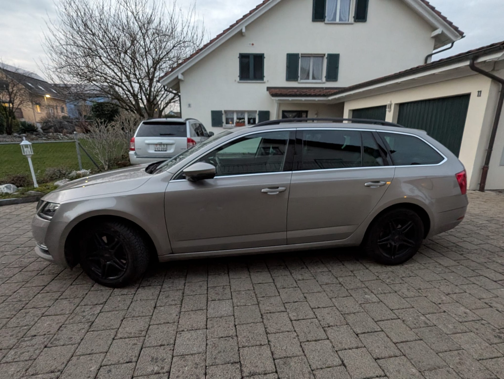 SKODA 1.8 TSI Style 4x4 DSG-image-1