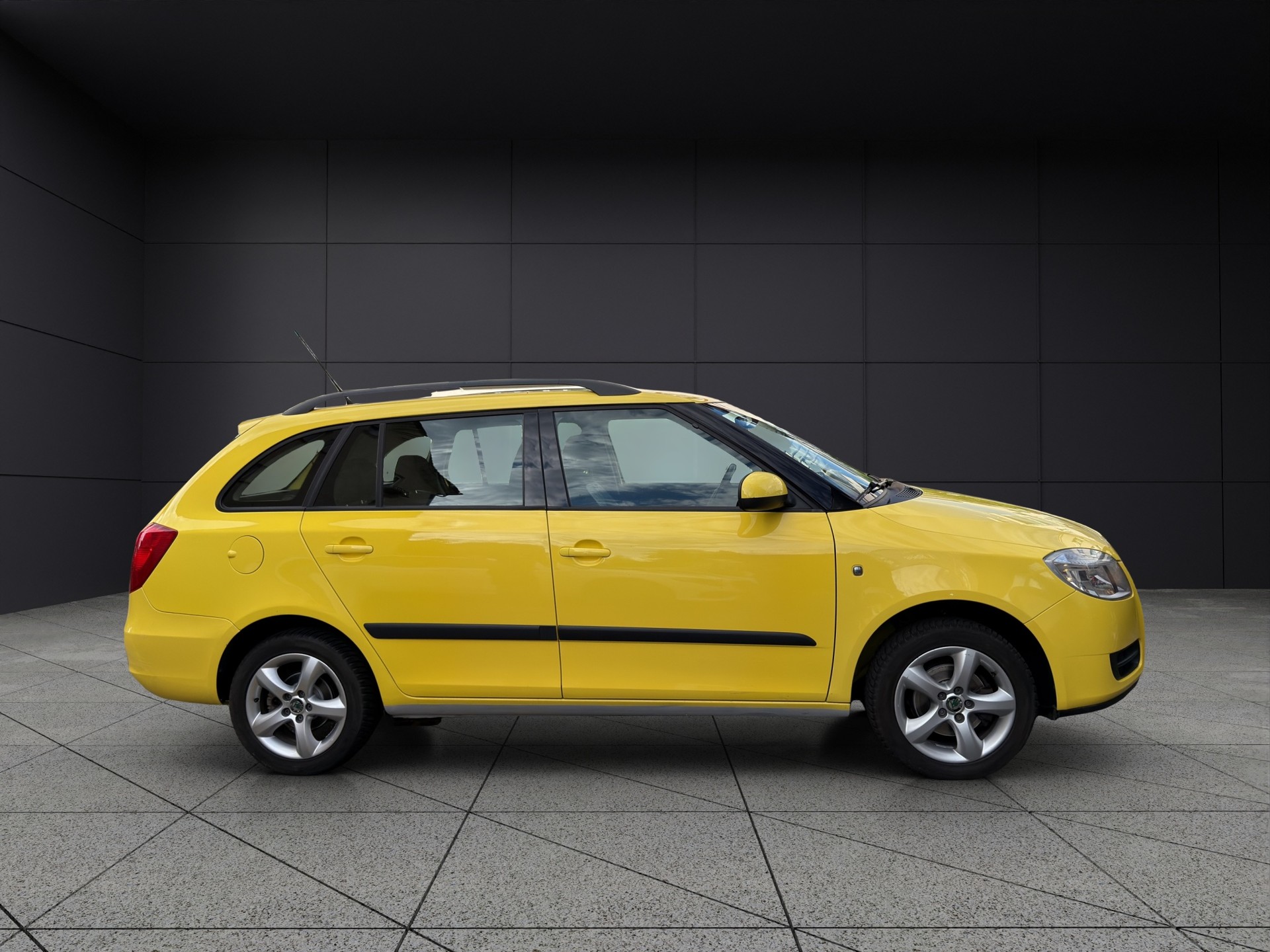 SKODA Fabia 1.6 Classic Tiptronic-image-1