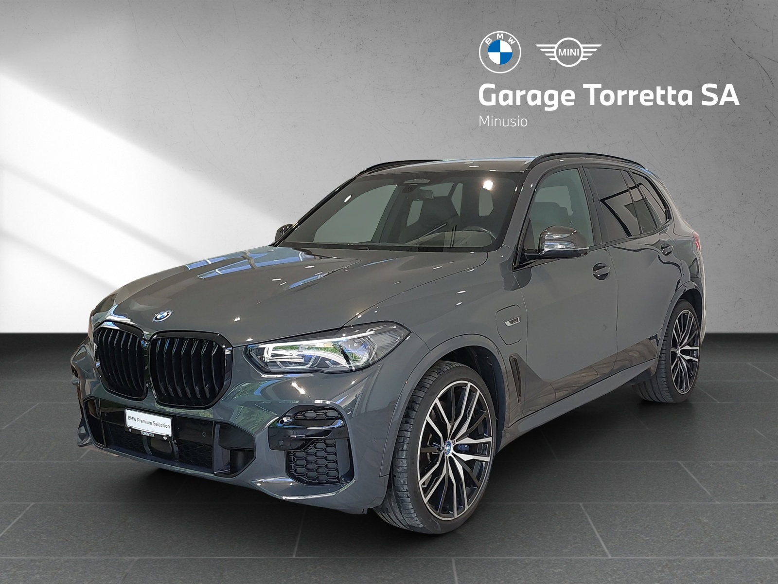 BMW X5 xDrive45e M Sport Steptronic-image-0