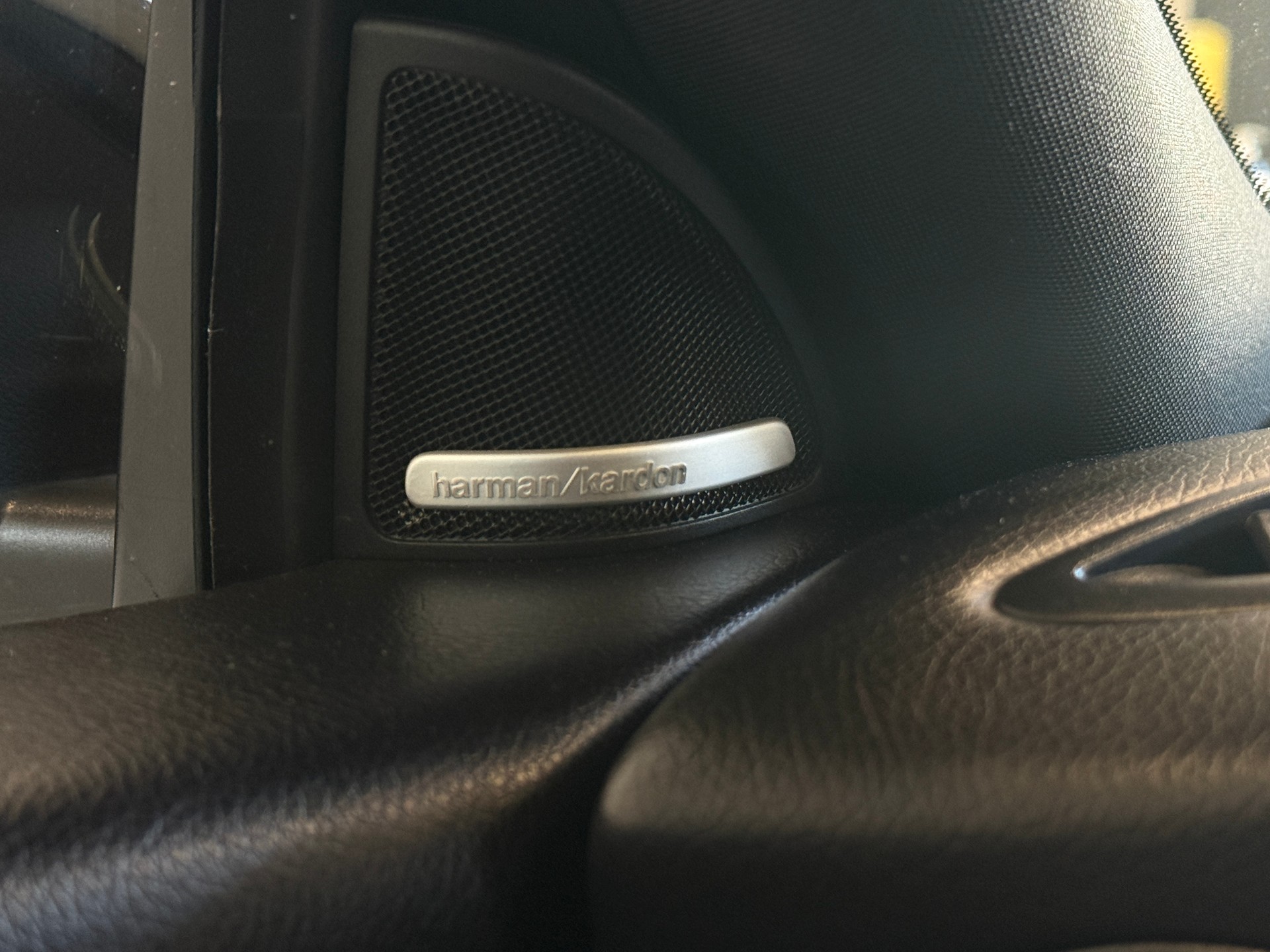MERCEDES-BENZ CLA 250 AMG Line 7G-DCT 4Matic-image-9