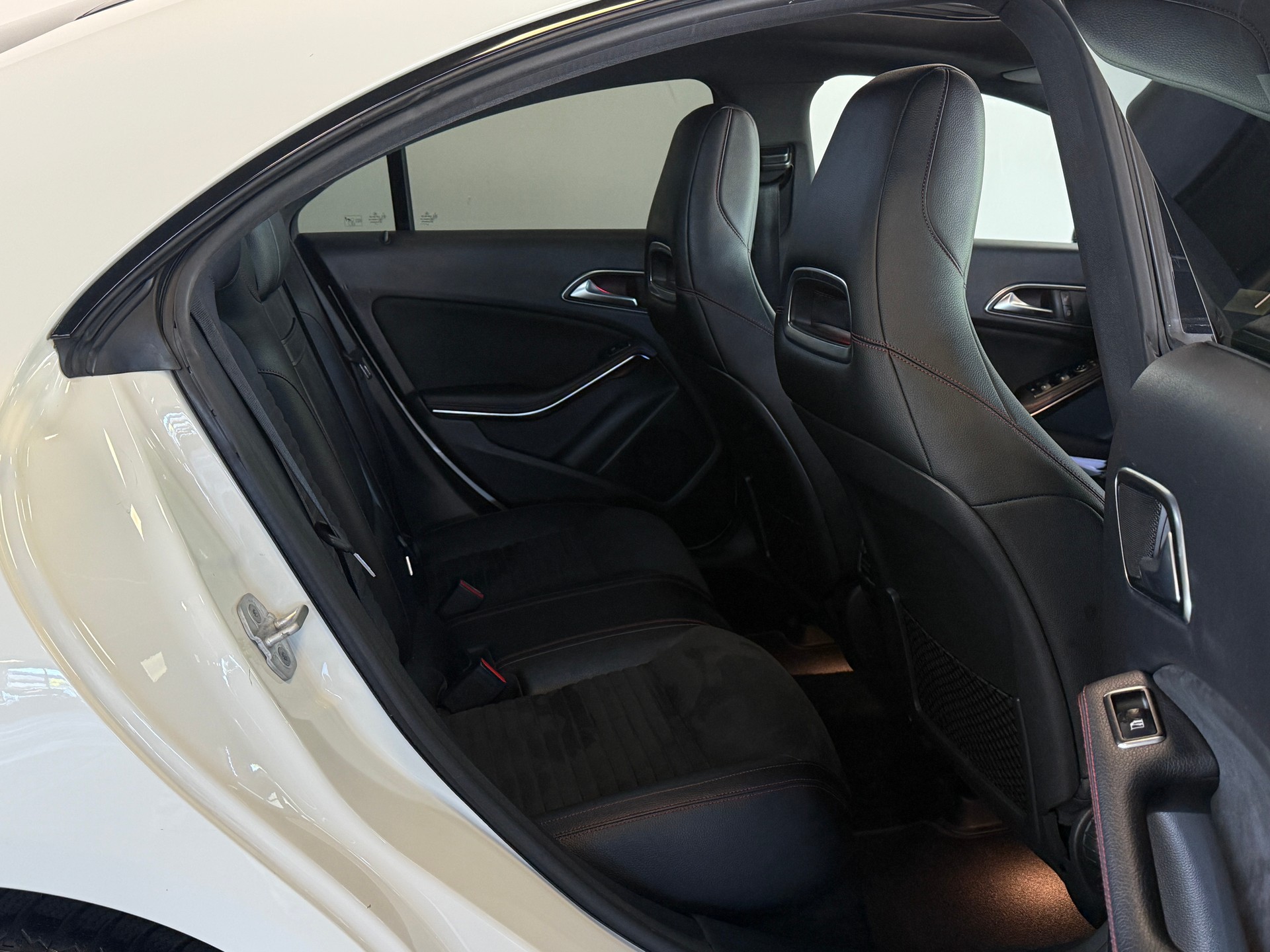 MERCEDES-BENZ CLA 250 AMG Line 7G-DCT 4Matic-image-13