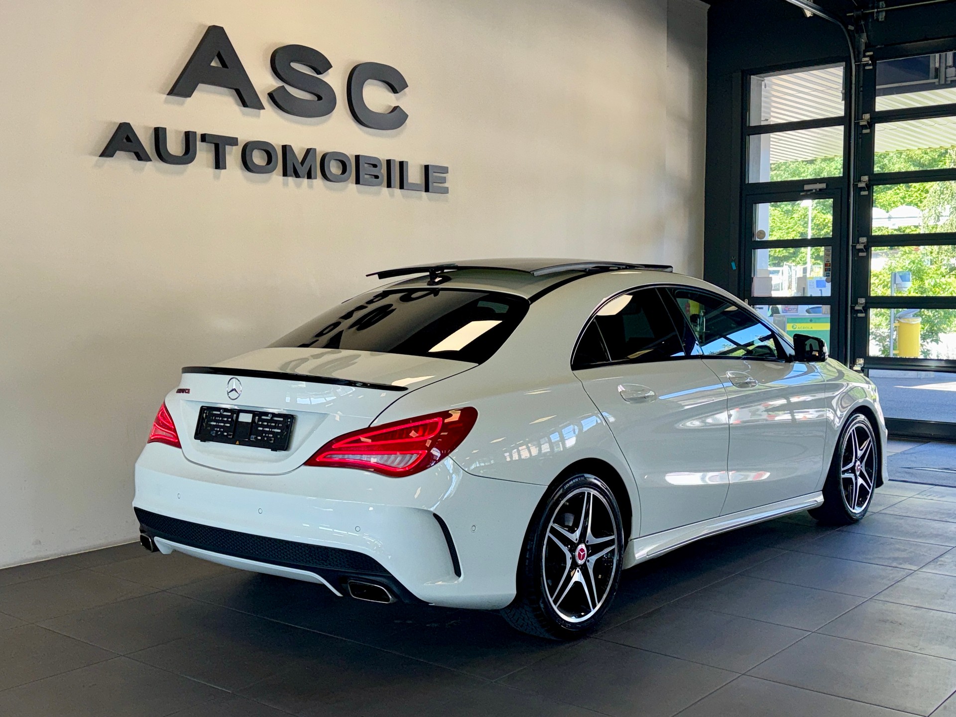 MERCEDES-BENZ CLA 250 AMG Line 7G-DCT 4Matic-image-2