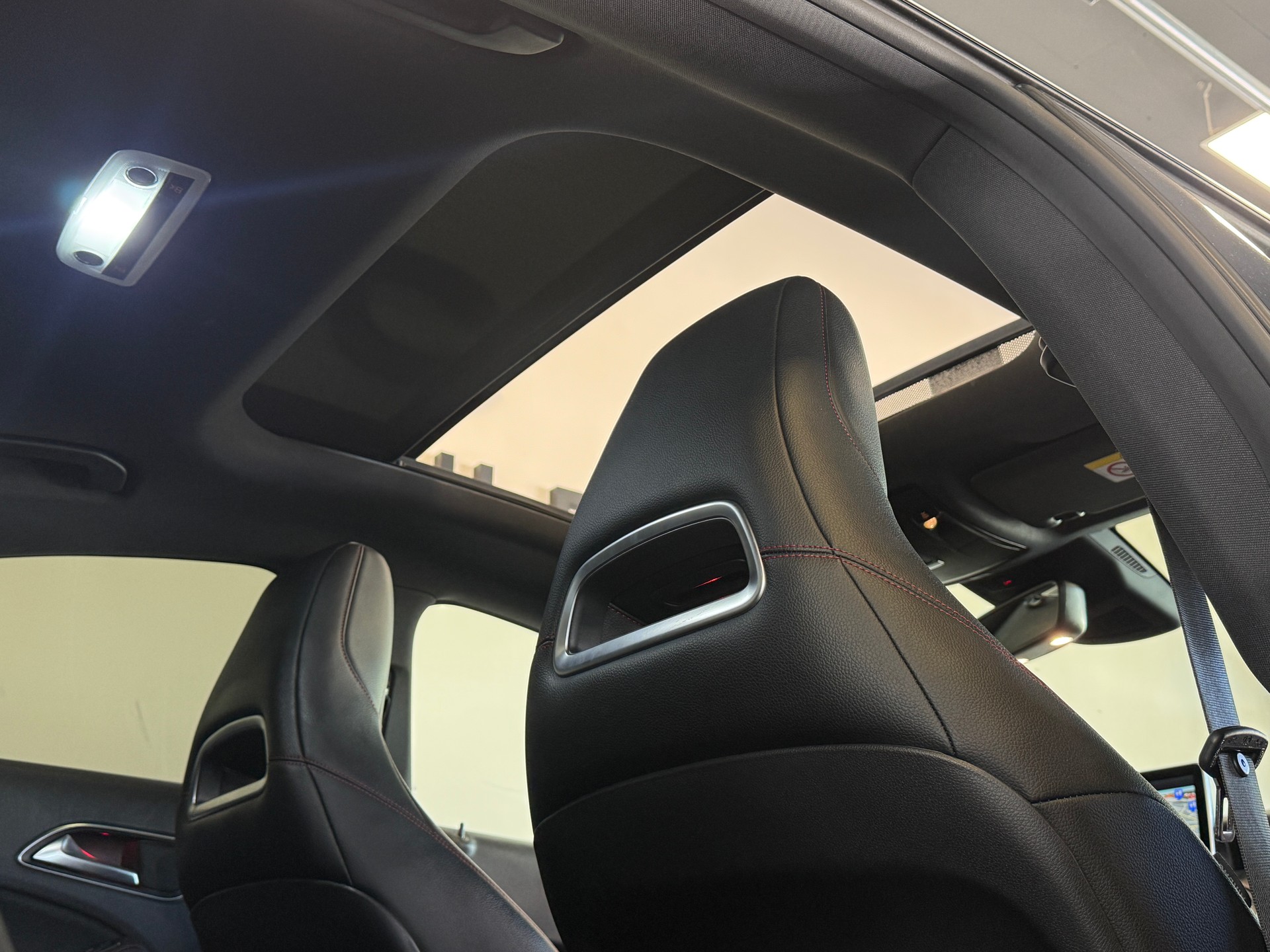 MERCEDES-BENZ CLA 250 AMG Line 7G-DCT 4Matic-image-14