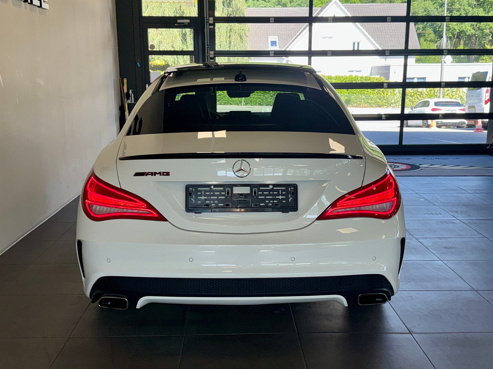 MERCEDES-BENZ CLA 250 AMG Line 7G-DCT 4Matic-image-3