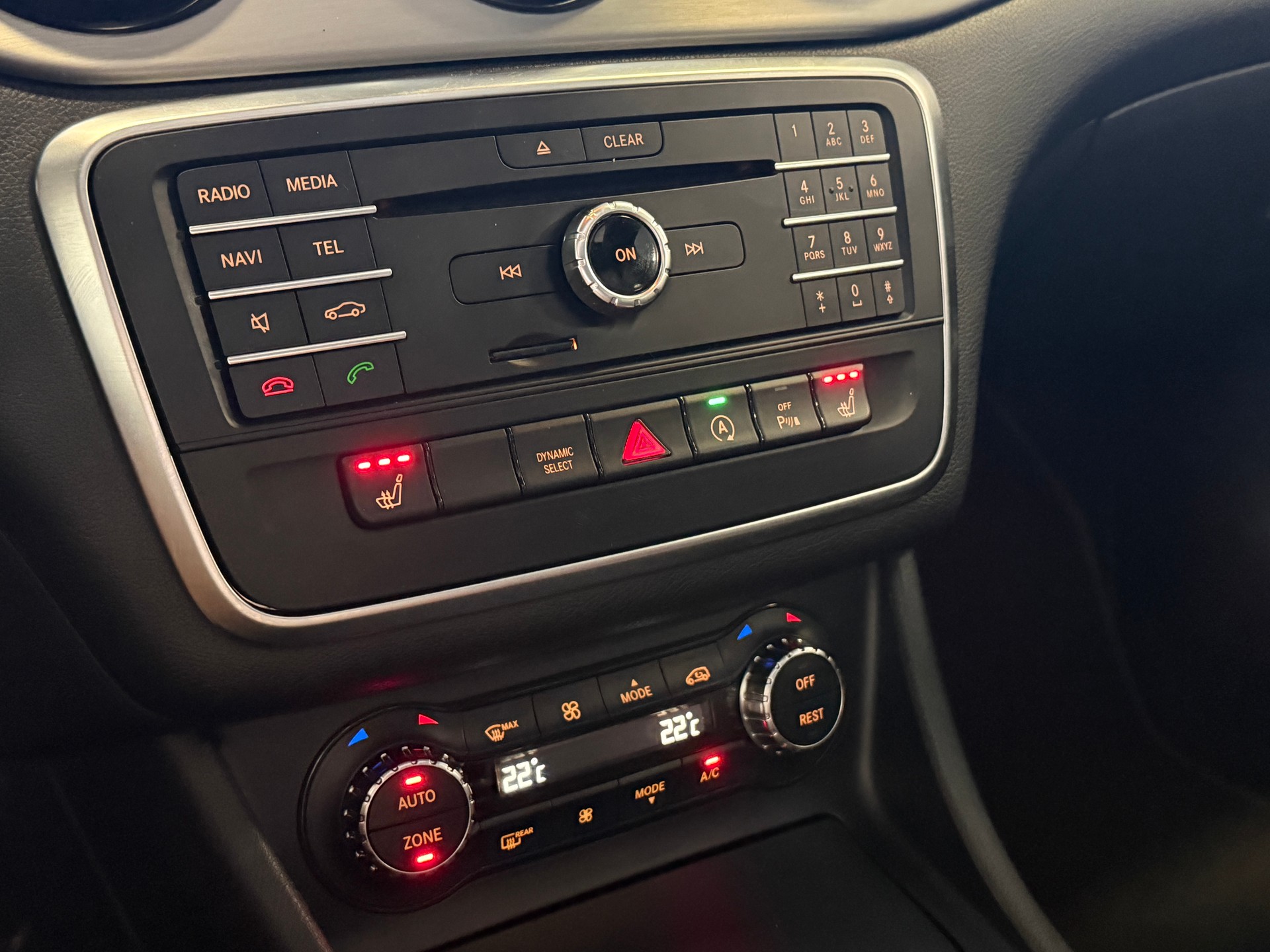 MERCEDES-BENZ CLA 250 AMG Line 7G-DCT 4Matic-image-8