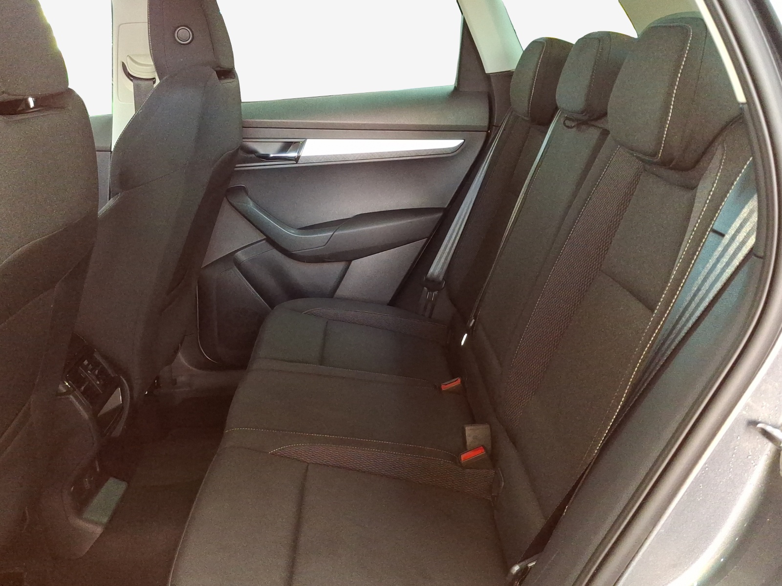SKODA Karoq 2.0 TDI CR Selection 4x4 DSG-image-11
