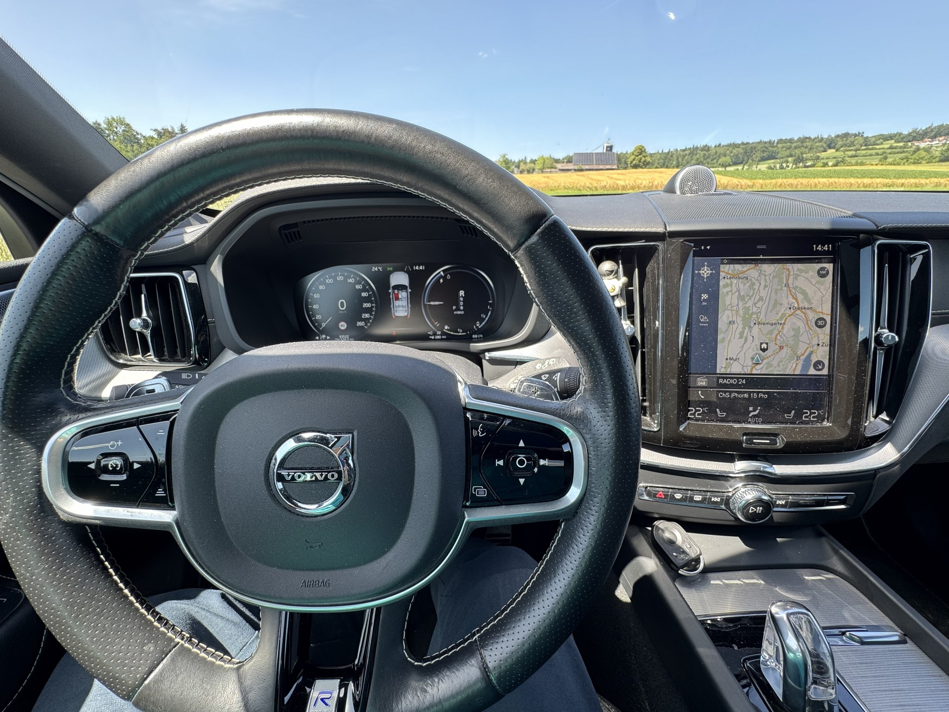 VOLVO 2.0 T8 Twin Engine R-Design AWD-image-6