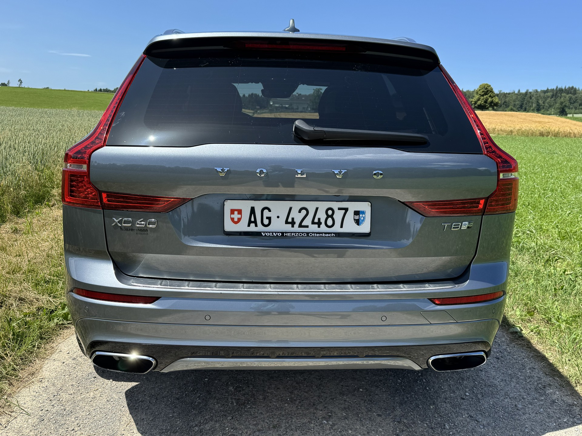 VOLVO 2.0 T8 Twin Engine R-Design AWD-image-3