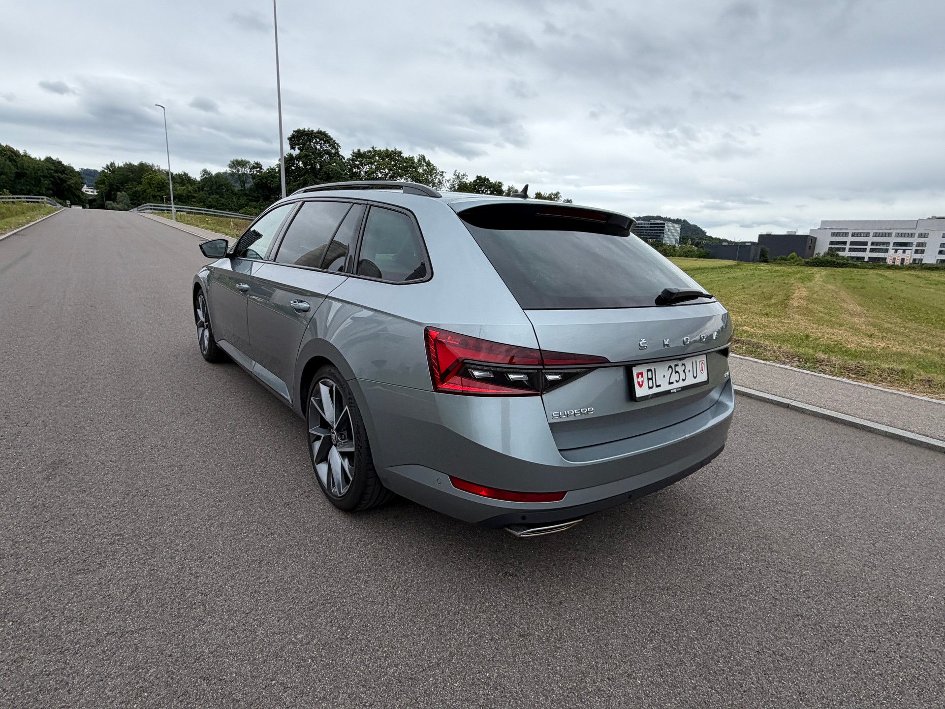 SKODA Superb Combi 2.0 TSI SportLine Plus 4x4 DSG-image-9