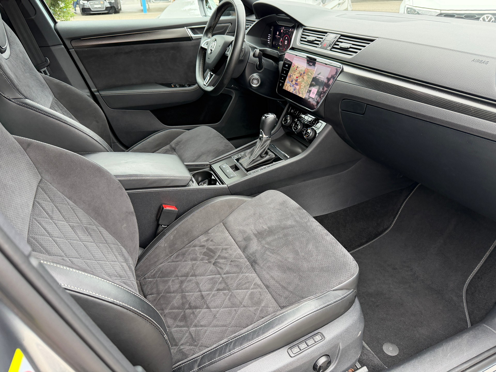 SKODA Superb Combi 2.0 TSI SportLine Plus 4x4 DSG-image-17