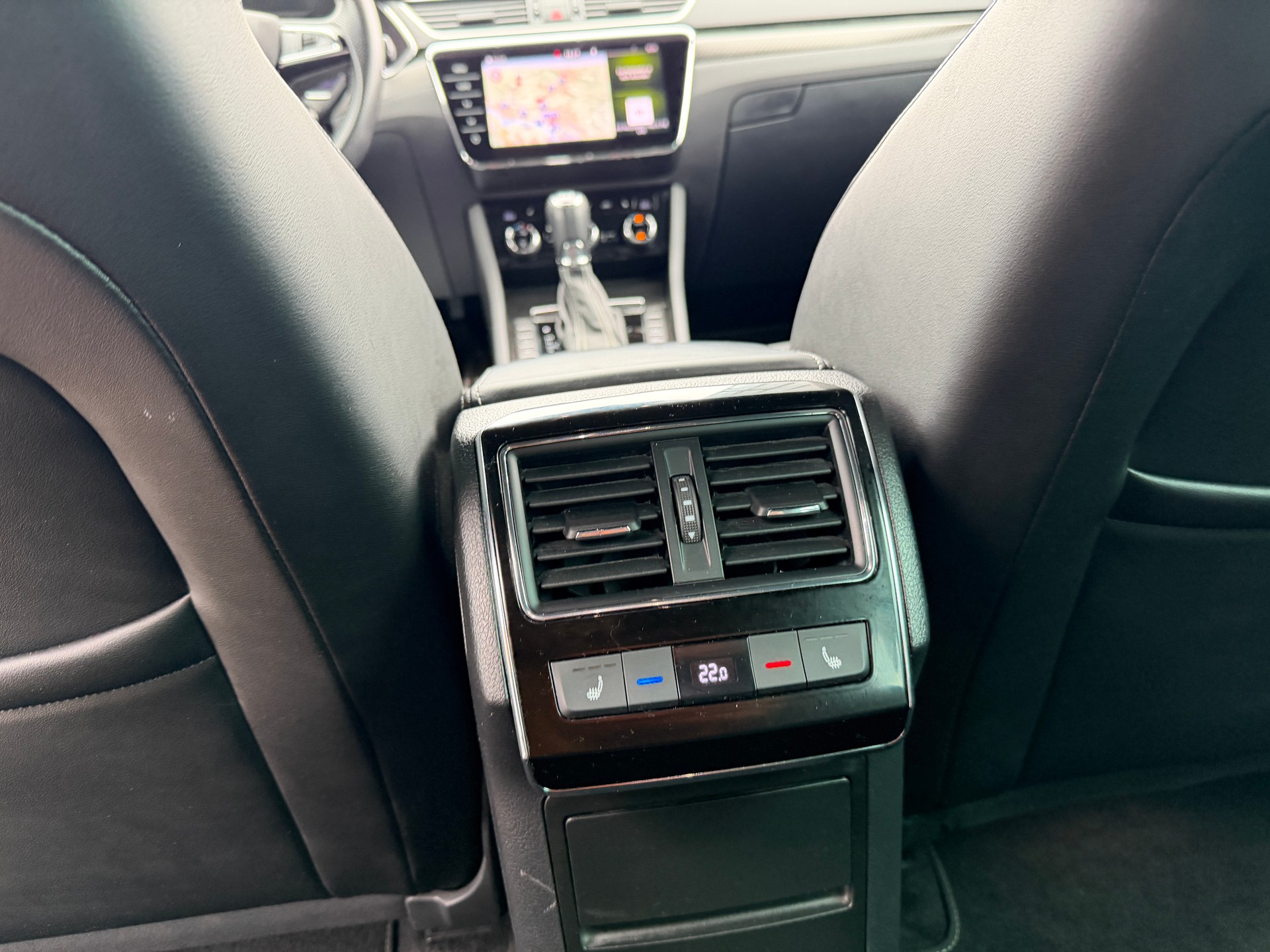 SKODA Superb Combi 2.0 TSI SportLine Plus 4x4 DSG-image-15