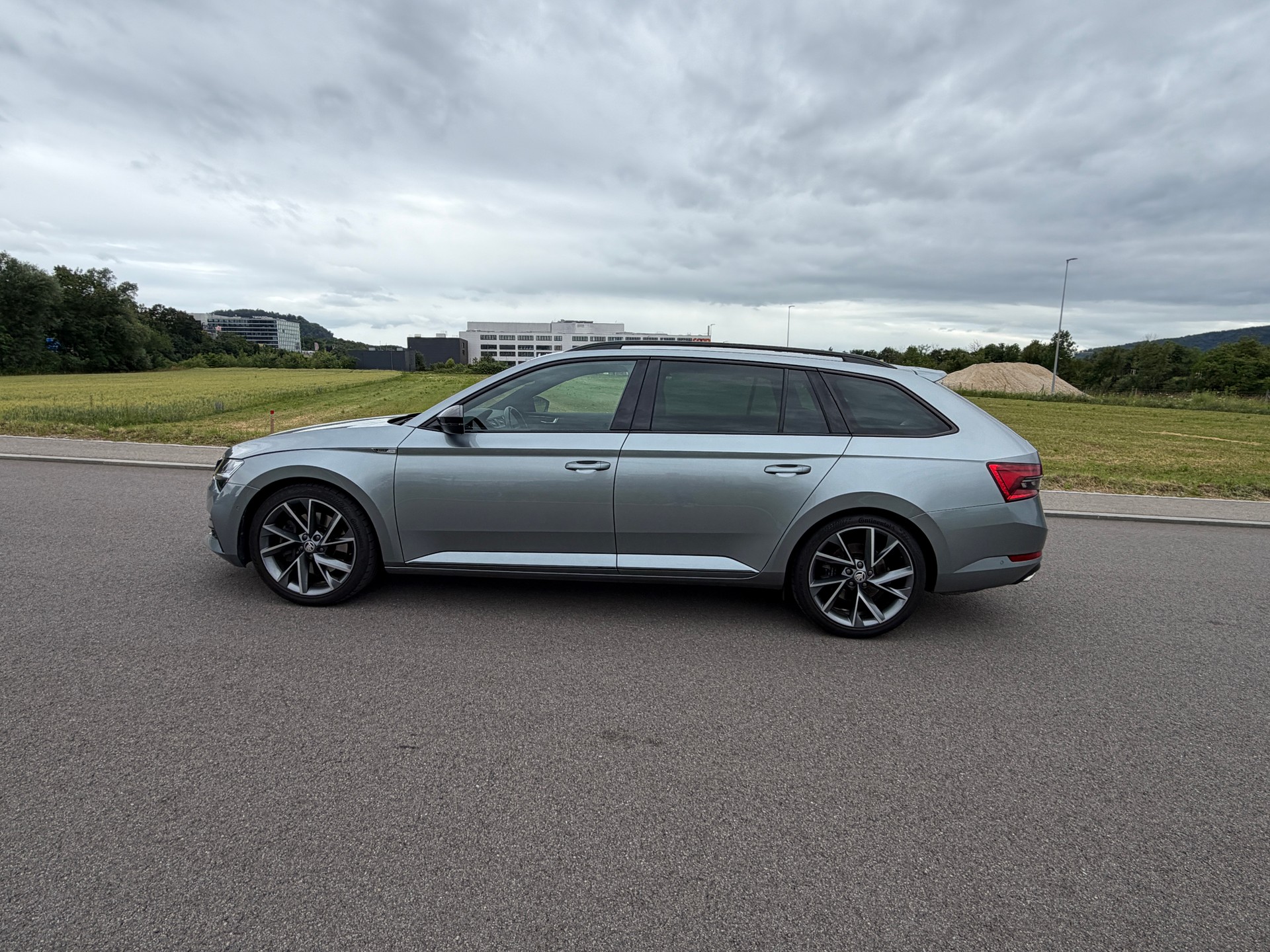 SKODA Superb Combi 2.0 TSI SportLine Plus 4x4 DSG-image-10