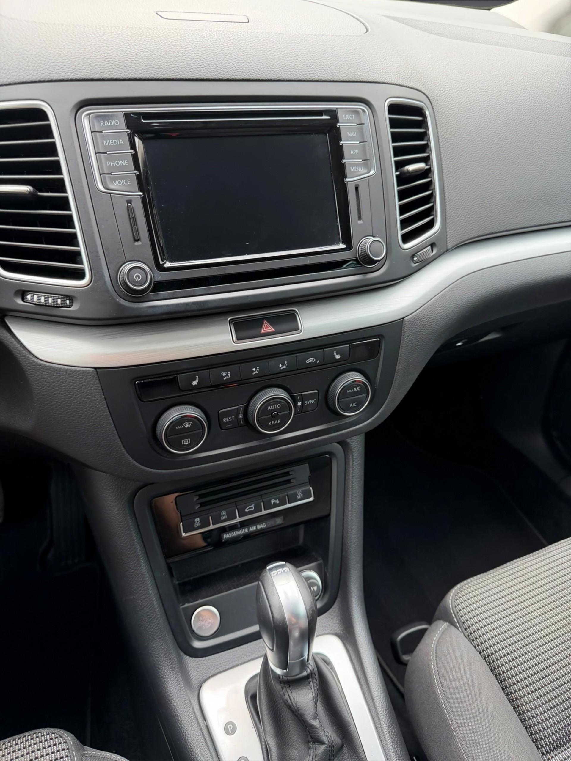 VW Sharan 1.4 TSI BlMT Comfortline DSG * Facelift * 7 Plätzer * AHK *-image-22