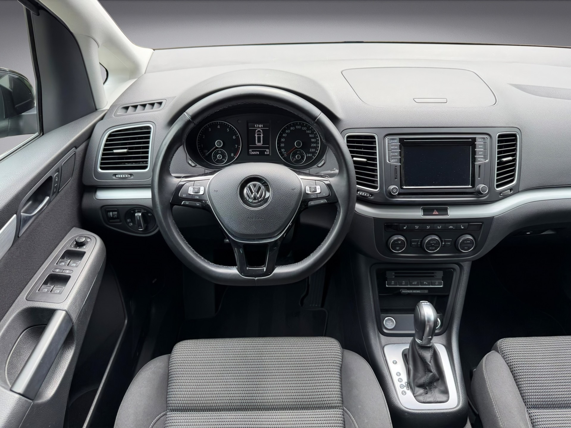 VW Sharan 1.4 TSI BlMT Comfortline DSG * Facelift * 7 Plätzer * AHK *-image-7