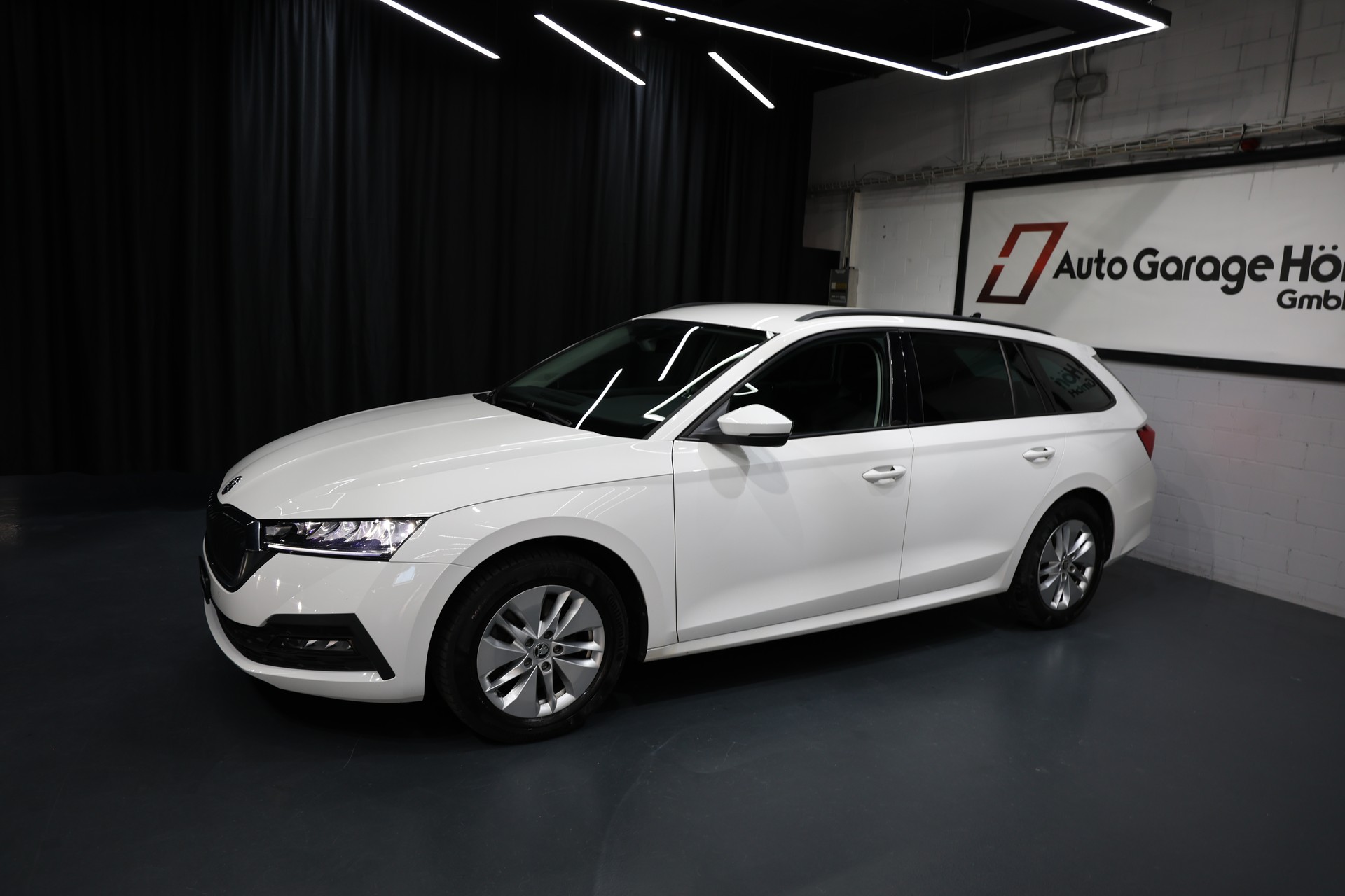 SKODA Octavia Combi 2.0 TDI DSG Ambition 4x4-image-2