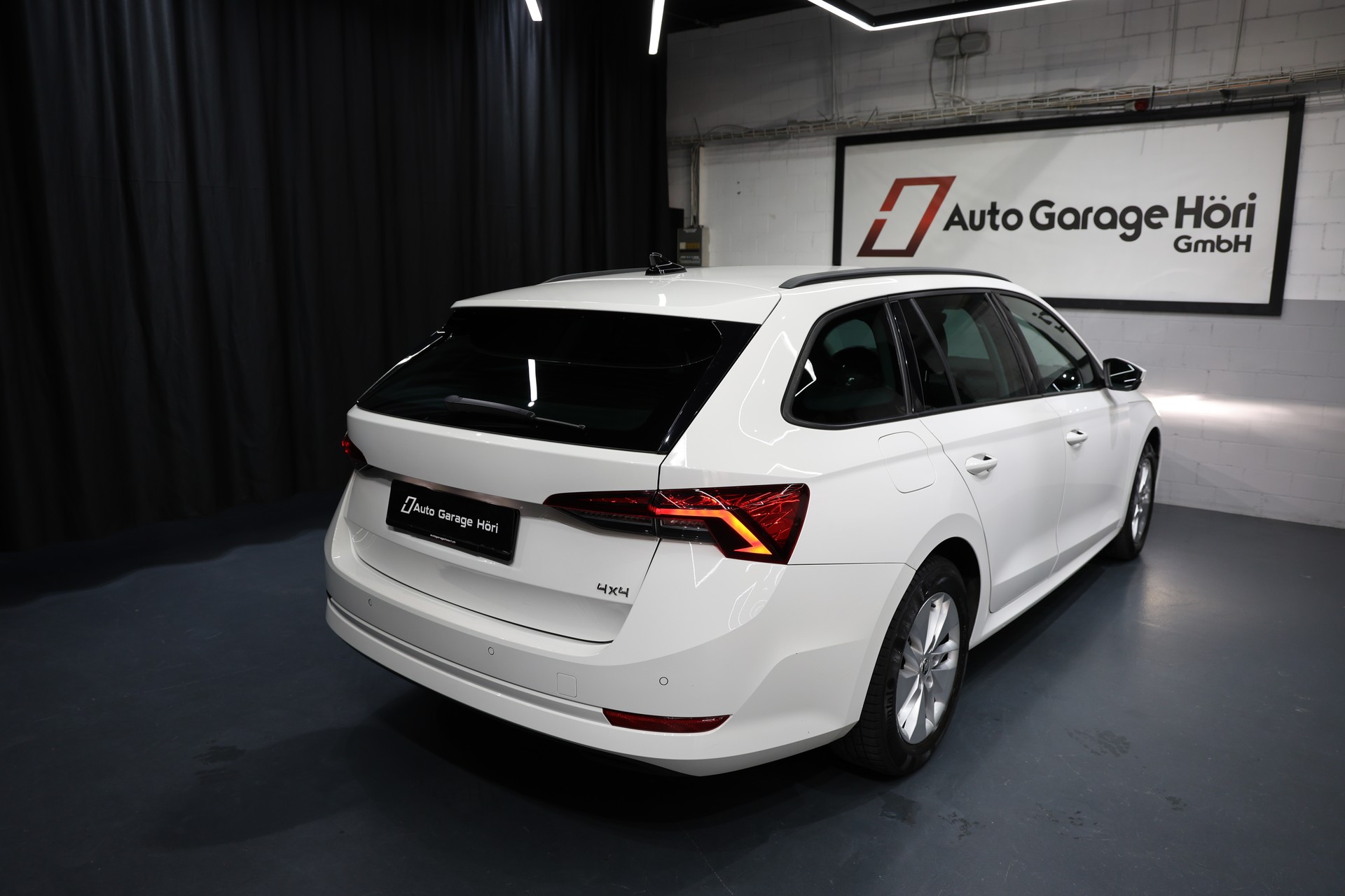 SKODA Octavia Combi 2.0 TDI DSG Ambition 4x4-image-12
