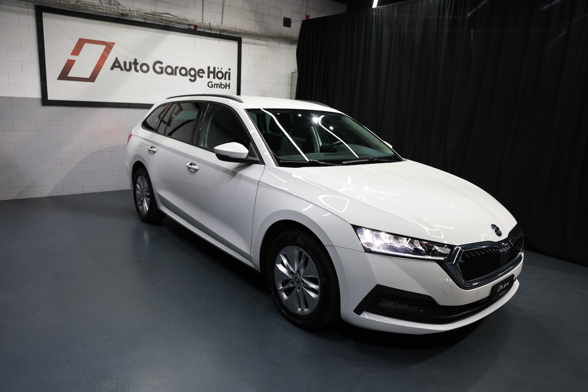 SKODA Octavia Combi 2.0 TDI DSG Ambition 4x4-image-7