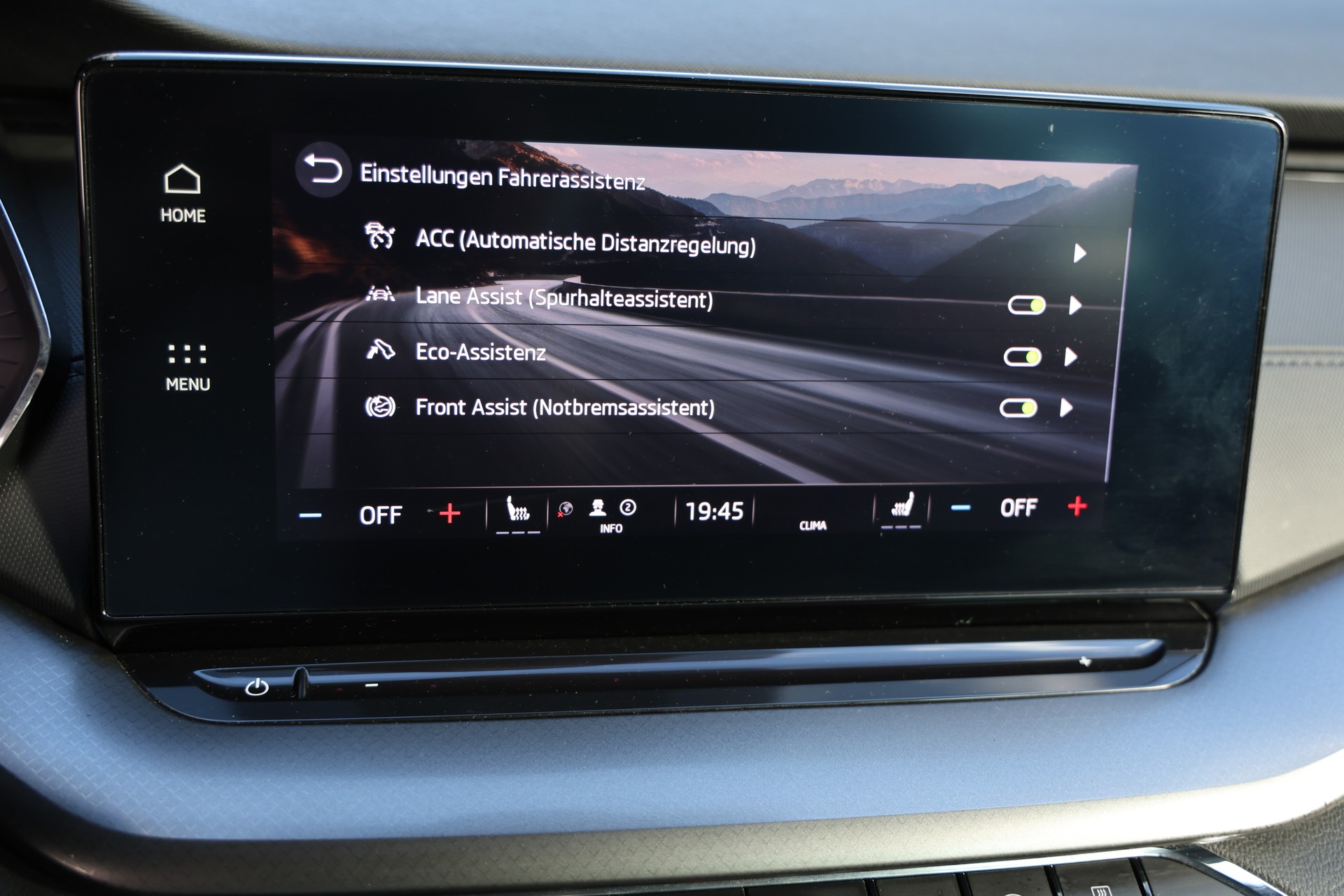 SKODA Octavia Combi 2.0 TDI DSG Ambition 4x4-image-18