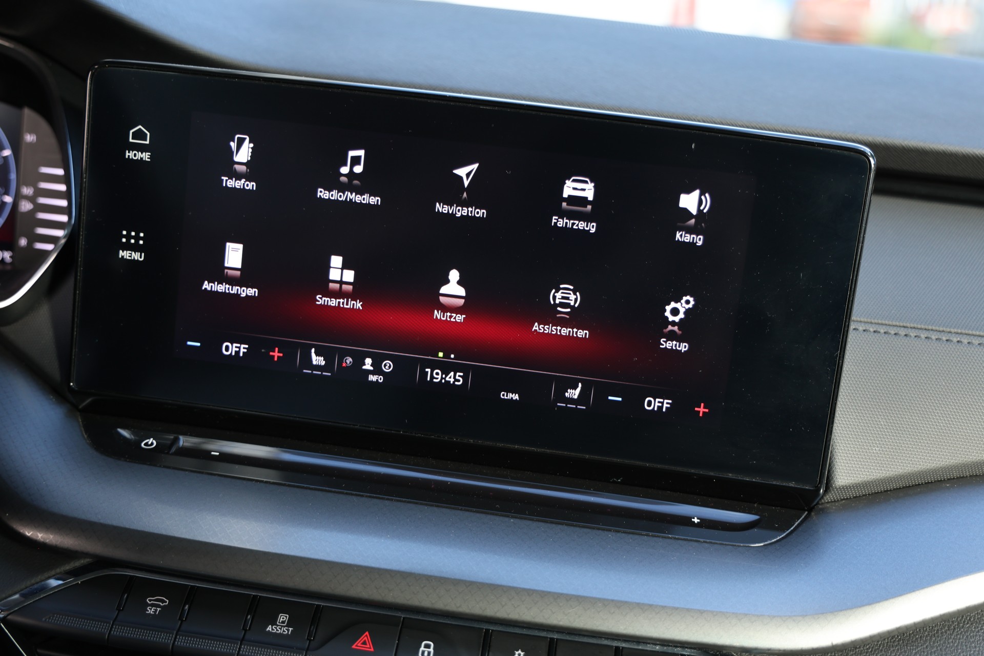 SKODA Octavia Combi 2.0 TDI DSG Ambition 4x4-image-19
