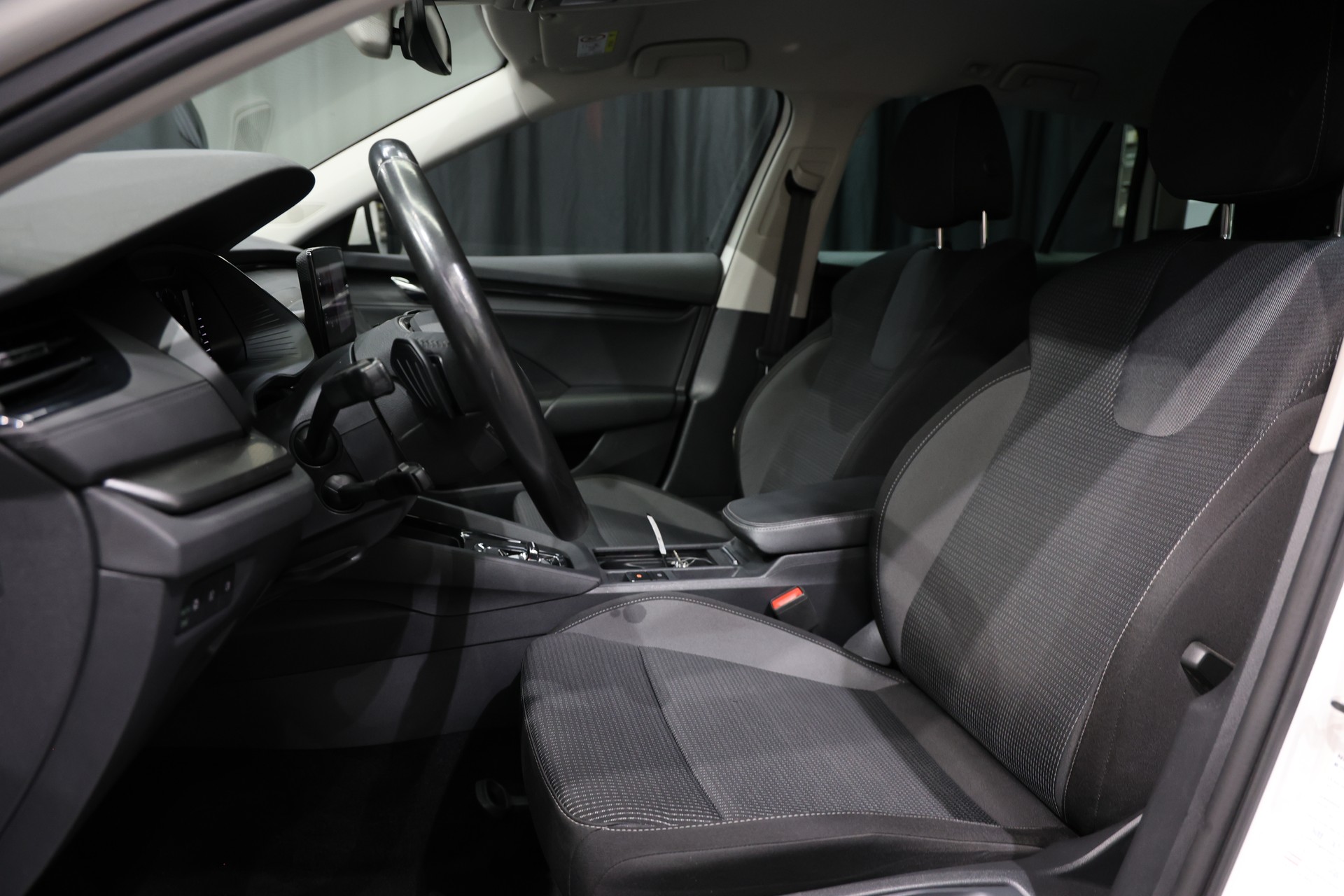 SKODA Octavia Combi 2.0 TDI DSG Ambition 4x4-image-4