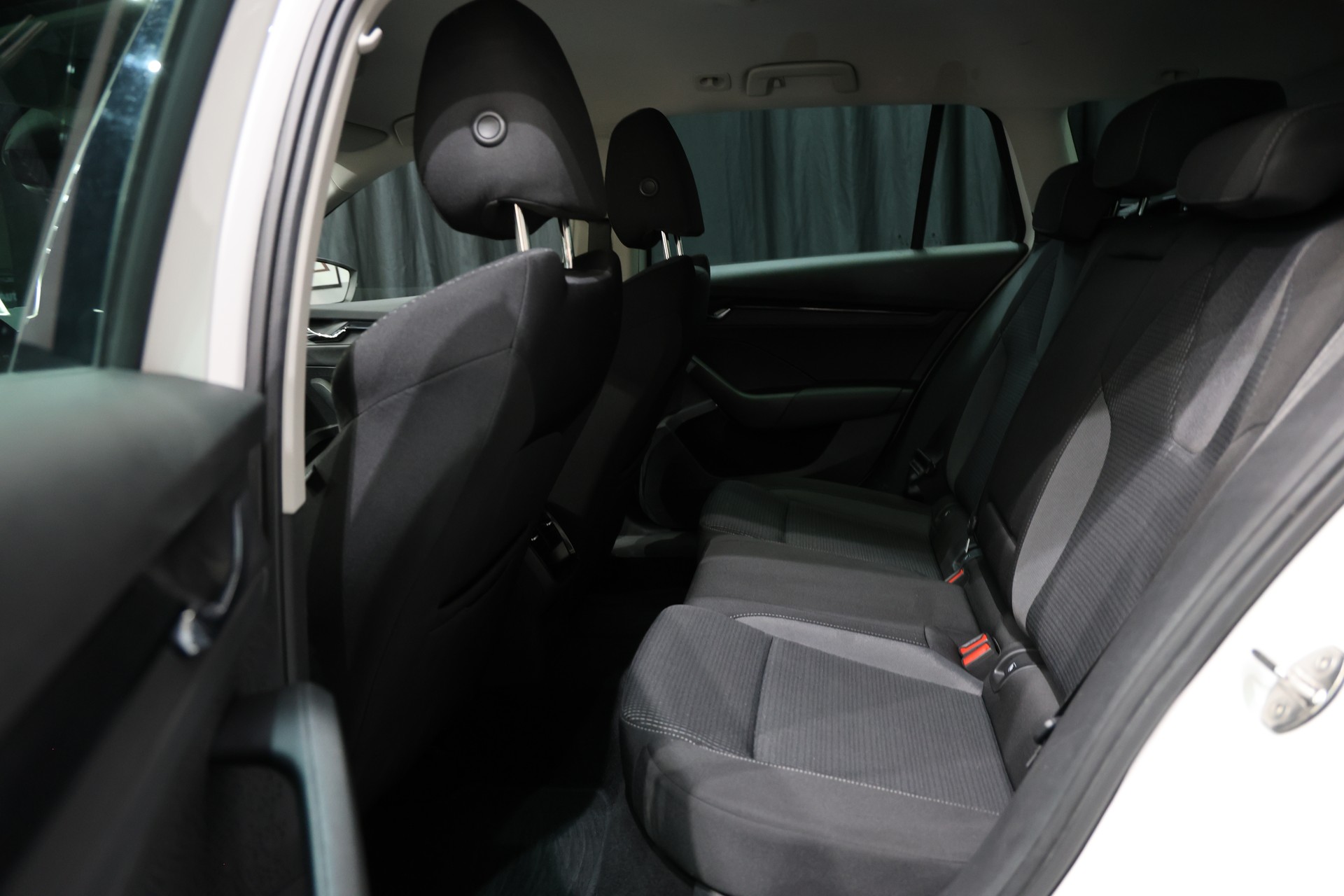 SKODA Octavia Combi 2.0 TDI DSG Ambition 4x4-image-5