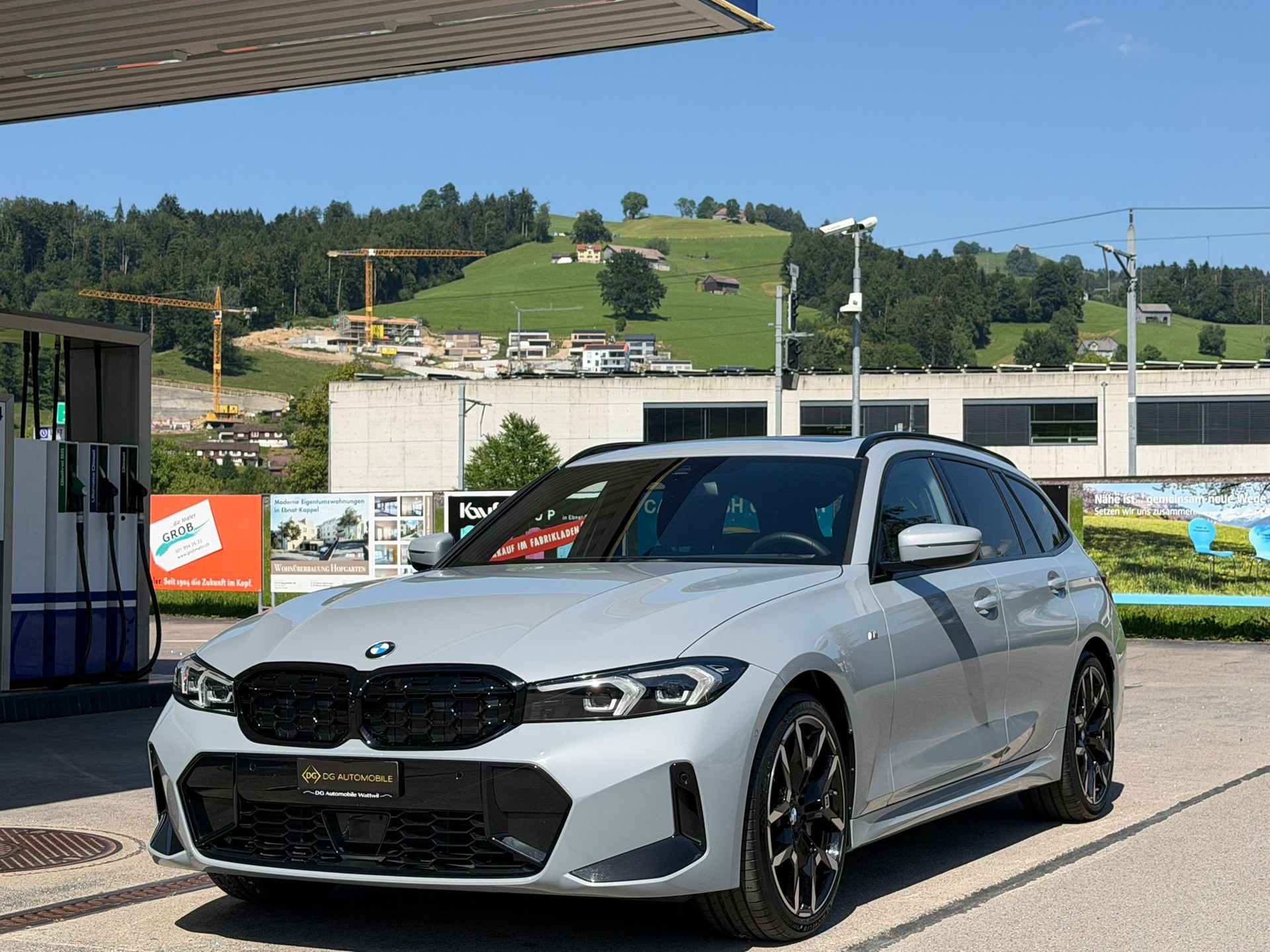 BMW 330i Touring xDrive Steptronic M Sport *Elektr. Anhängerkupplung**Panoramadach**Shadow-Line**Live Cockpit**245PS**Modell 2025*-image-1