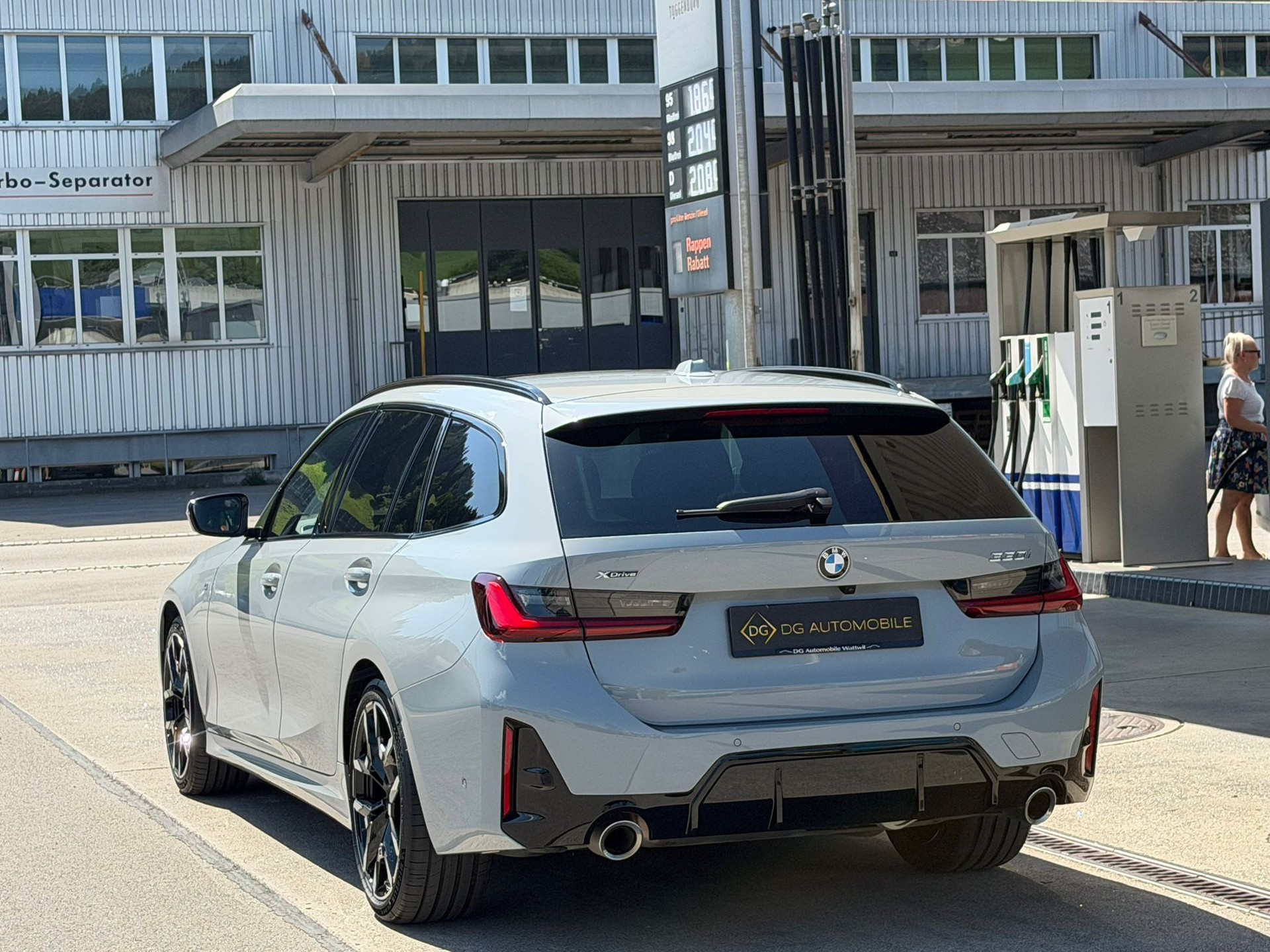 BMW 330i Touring xDrive Steptronic M Sport *Elektr. Anhängerkupplung**Panoramadach**Shadow-Line**Live Cockpit**245PS**Modell 2025*-image-5
