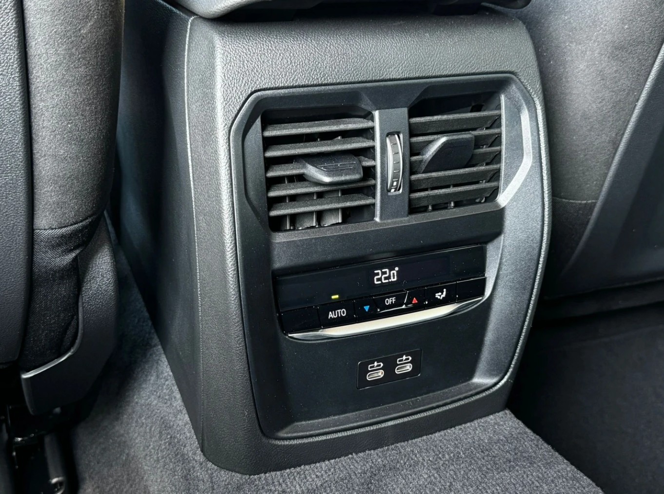 BMW 330i Touring xDrive Steptronic M Sport *Elektr. Anhängerkupplung**Panoramadach**Shadow-Line**Live Cockpit**245PS**Modell 2025*-image-17