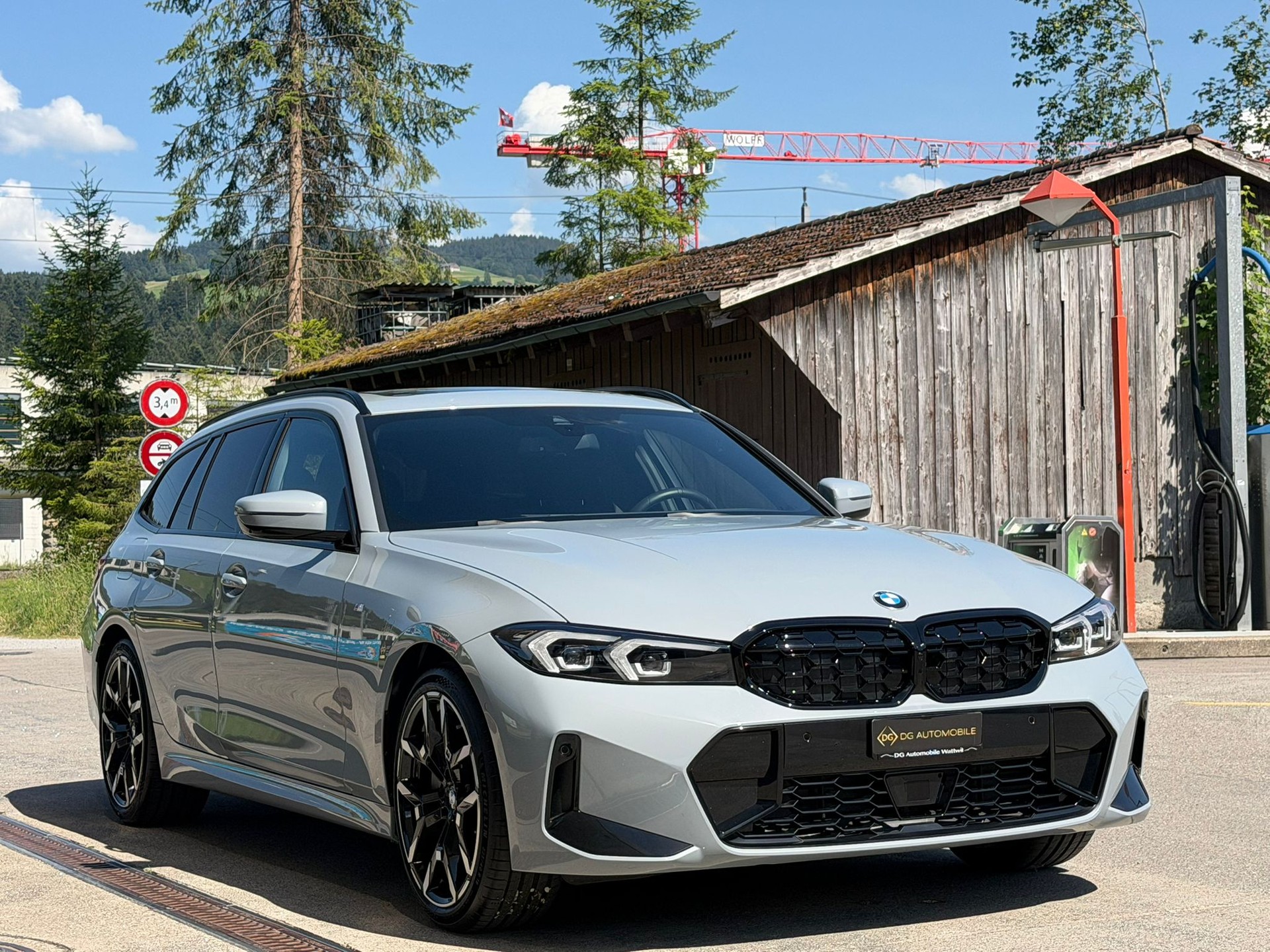 BMW 330i Touring xDrive Steptronic M Sport *Elektr. Anhängerkupplung**Panoramadach**Shadow-Line**Live Cockpit**245PS**Modell 2025*-image-3