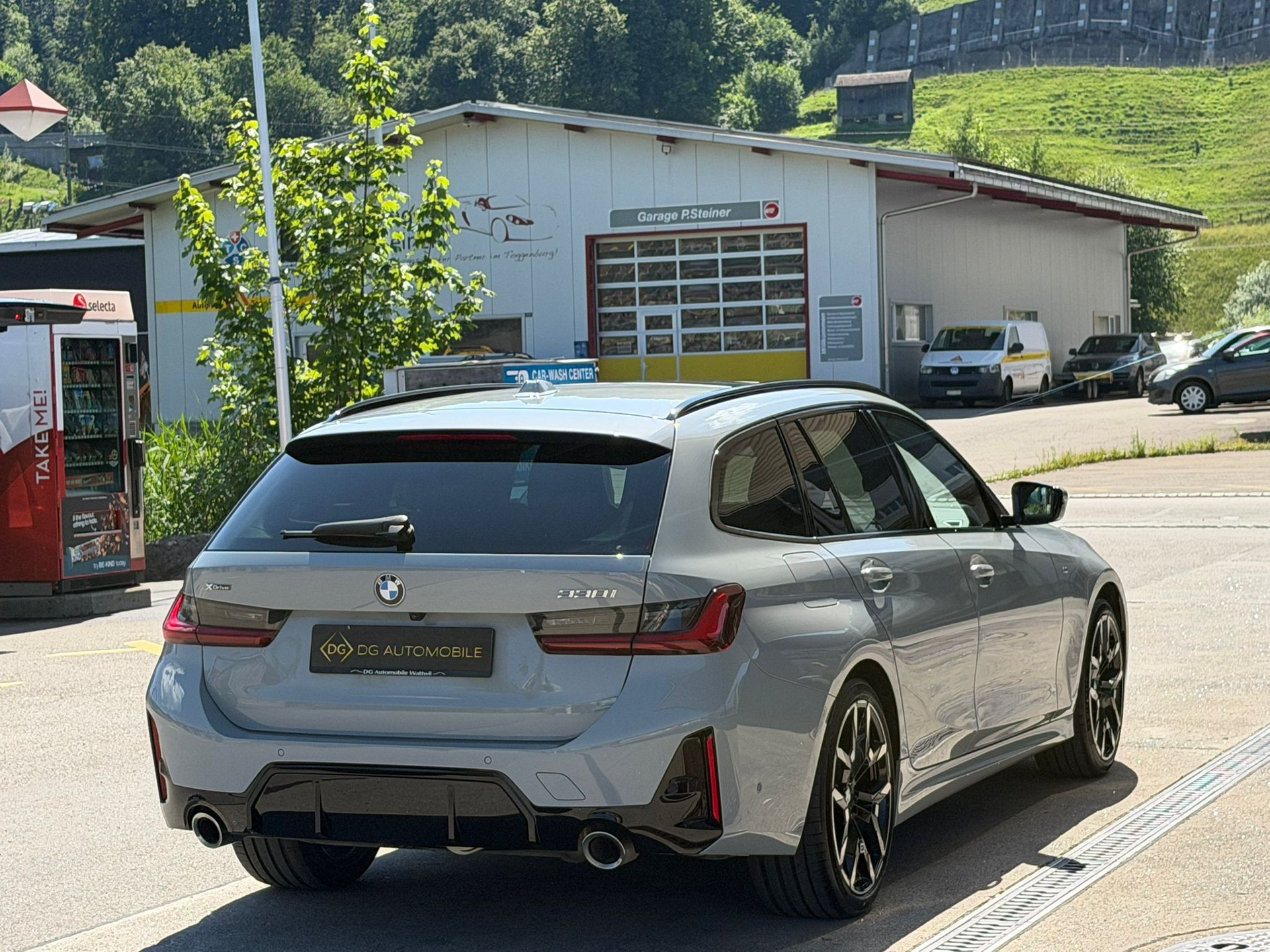 BMW 330i Touring xDrive Steptronic M Sport *Elektr. Anhängerkupplung**Panoramadach**Shadow-Line**Live Cockpit**245PS**Modell 2025*-image-6