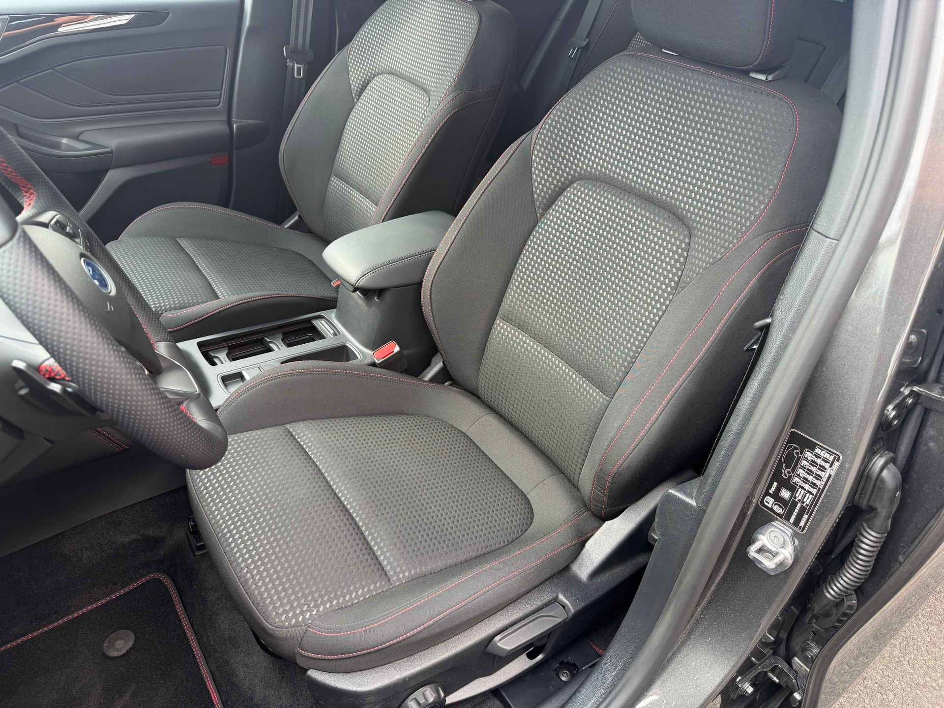 FORD Focus 1.0 MHEV ST-Line X Automat-image-4