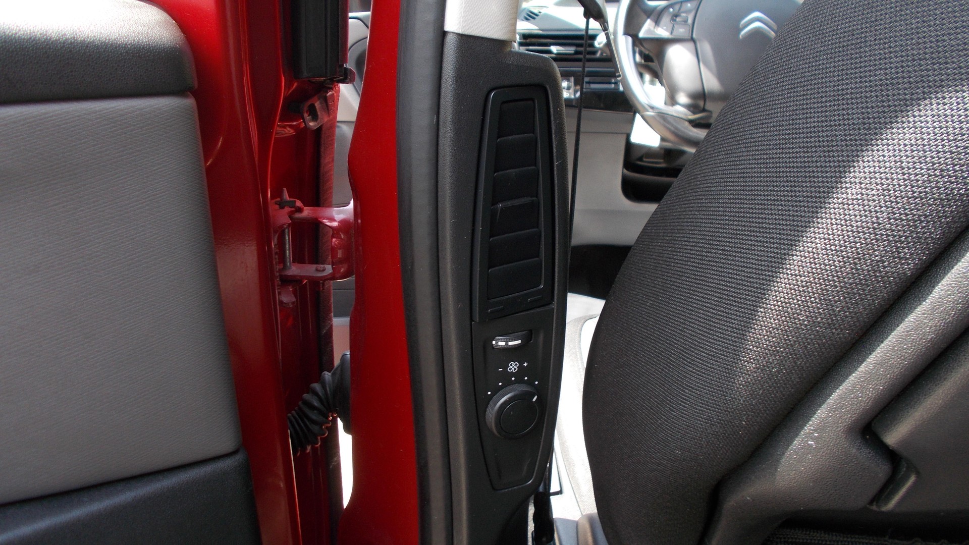 CITROEN Grand C4 Picasso 1.6i 16V THP Feel Edition EAT6-image-8