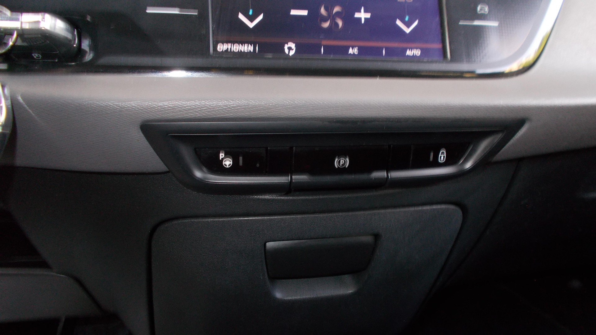 CITROEN Grand C4 Picasso 1.6i 16V THP Feel Edition EAT6-image-11