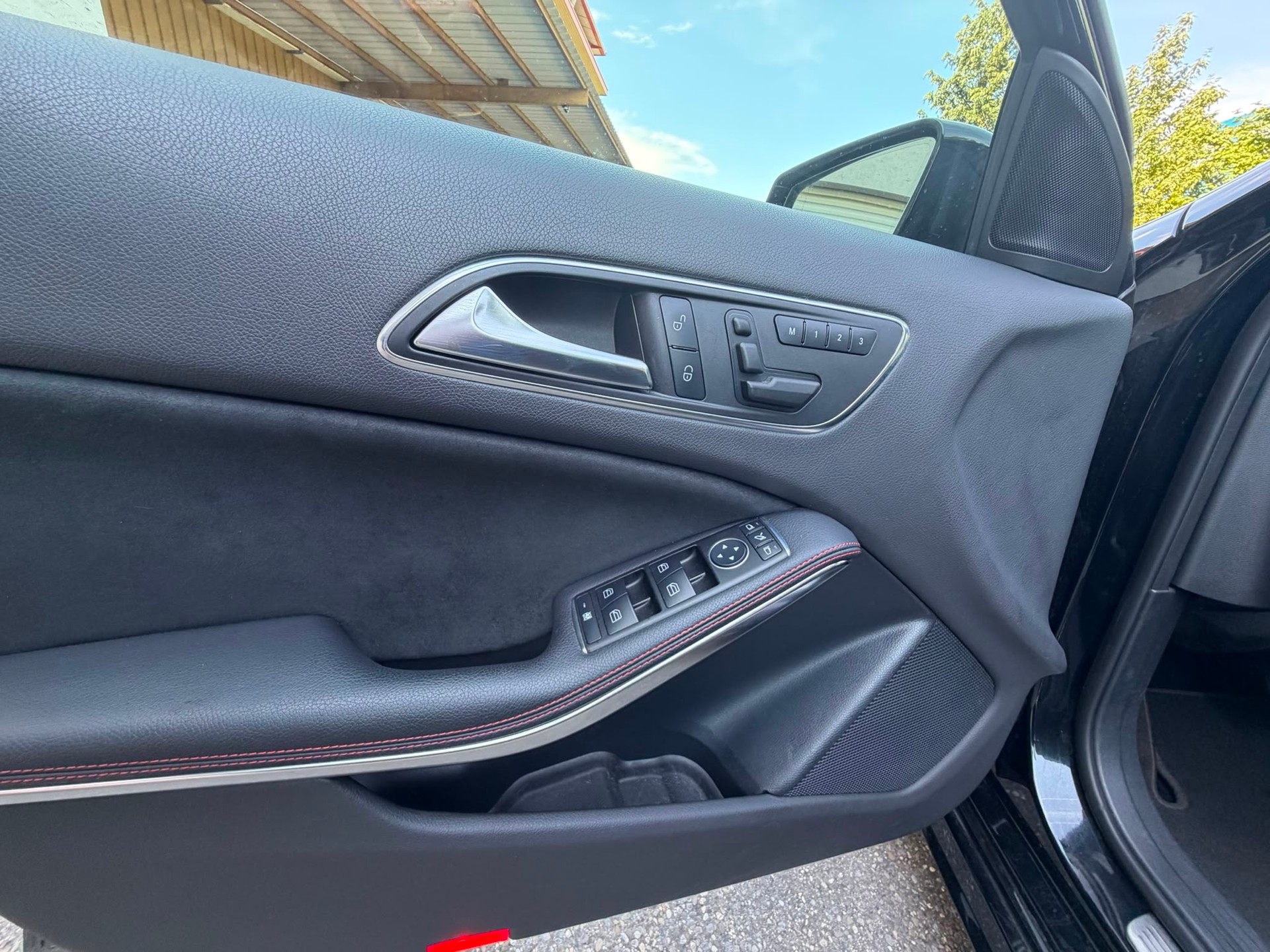 MERCEDES-BENZ A 250 Sport-image-6