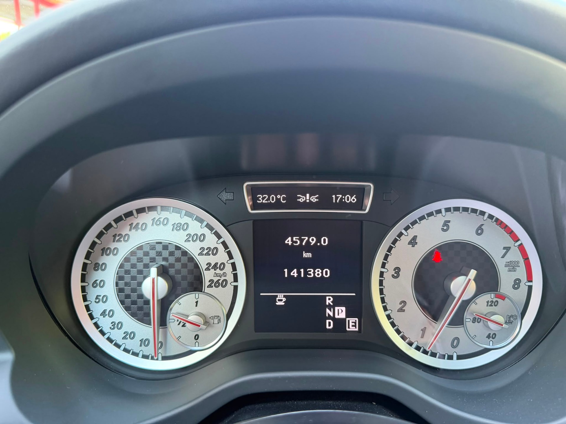MERCEDES-BENZ A 250 Sport-image-12