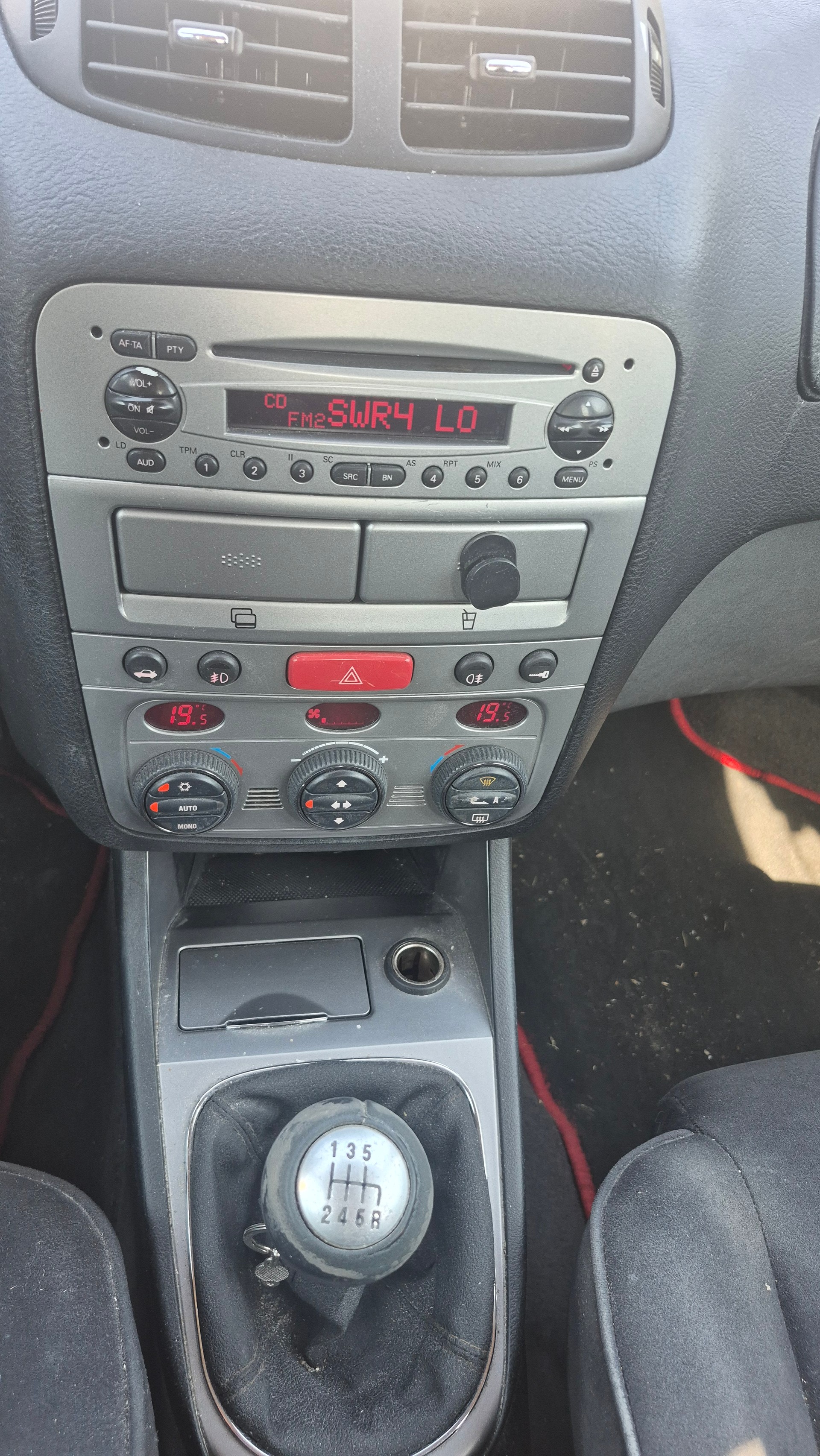 ALFA ROMEO 147 1.9 16V JTD Progression-image-9