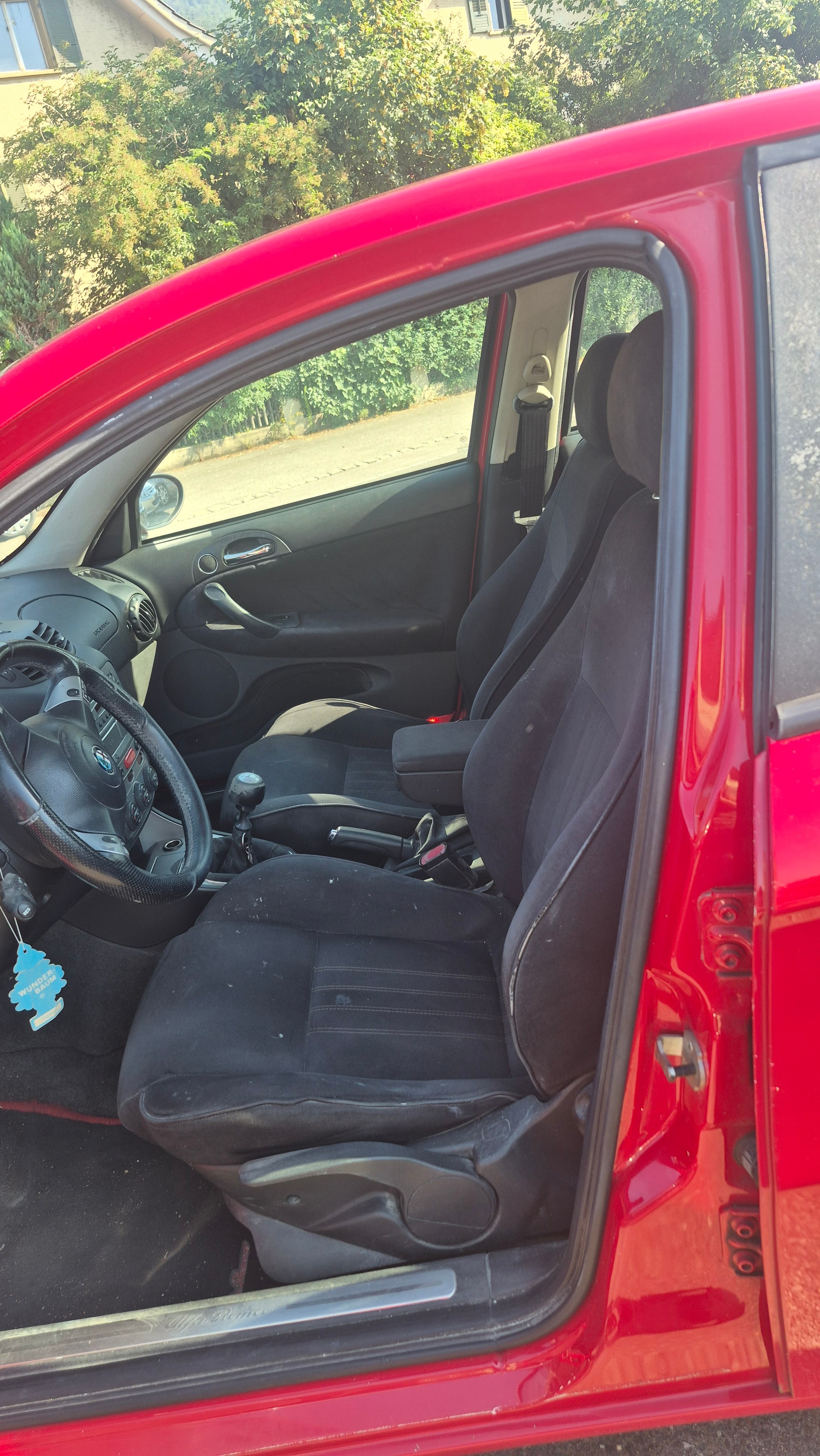 ALFA ROMEO 147 1.9 16V JTD Progression-image-8