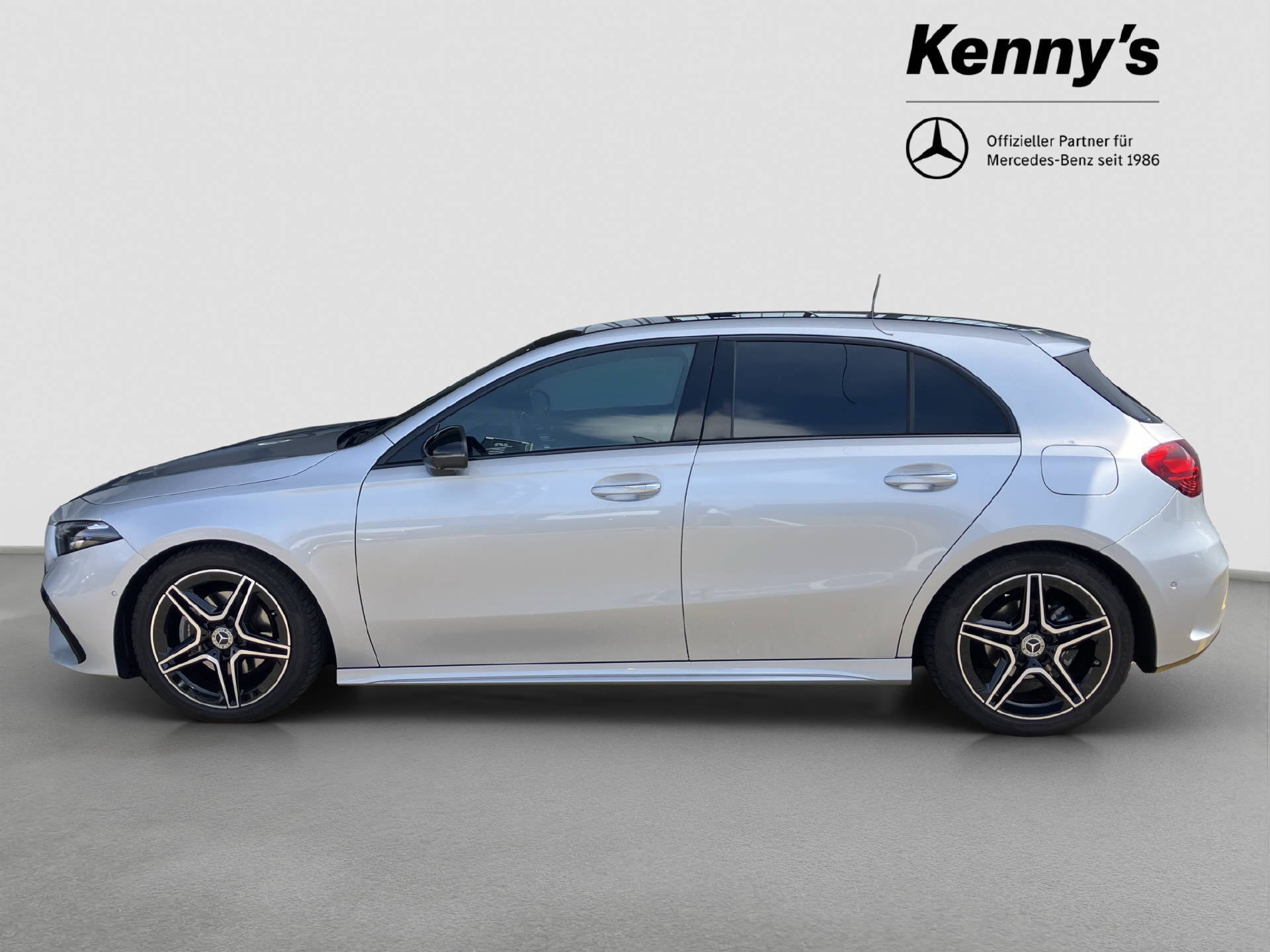 MERCEDES-BENZ A 180 AMG Line-showroom-element-2