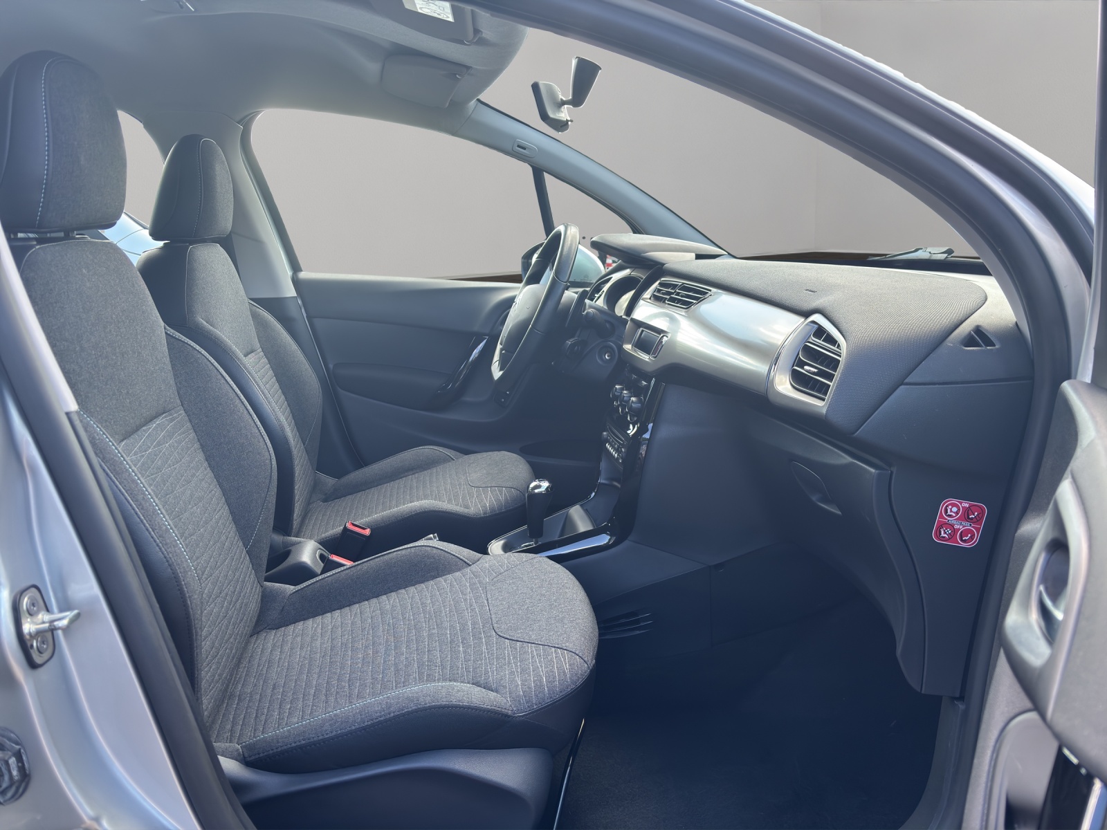 CITROEN C3 1.2i Feel Edition ETG5 / Pack City mit Einparkhilfe hinten, elektr. Fensterheber, elektr. Aussenspiegel, Winterräder-image-9