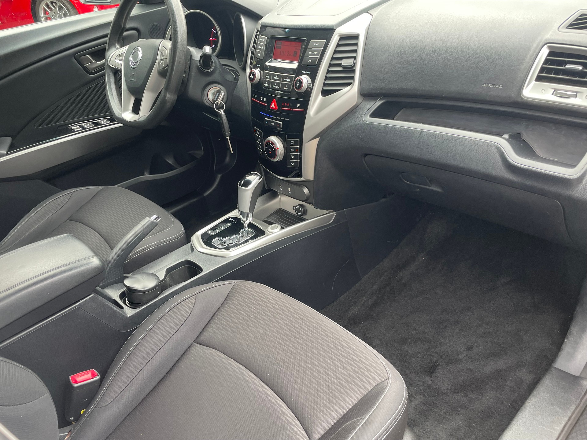 KGM-SsangYong Tivoli 1.6 eXDi Crystal 4WD Automatic-image-9