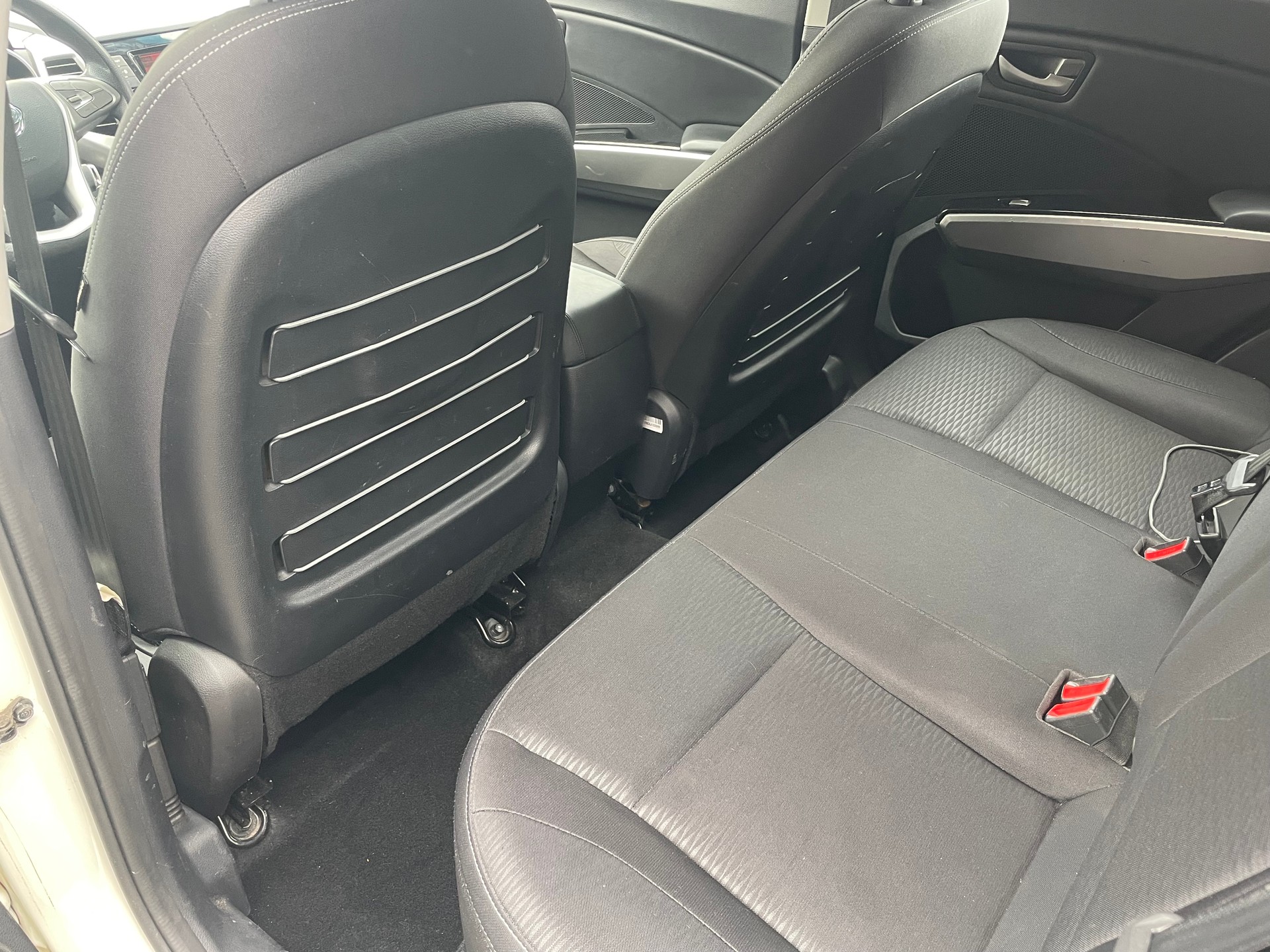 KGM-SsangYong Tivoli 1.6 eXDi Crystal 4WD Automatic-image-4